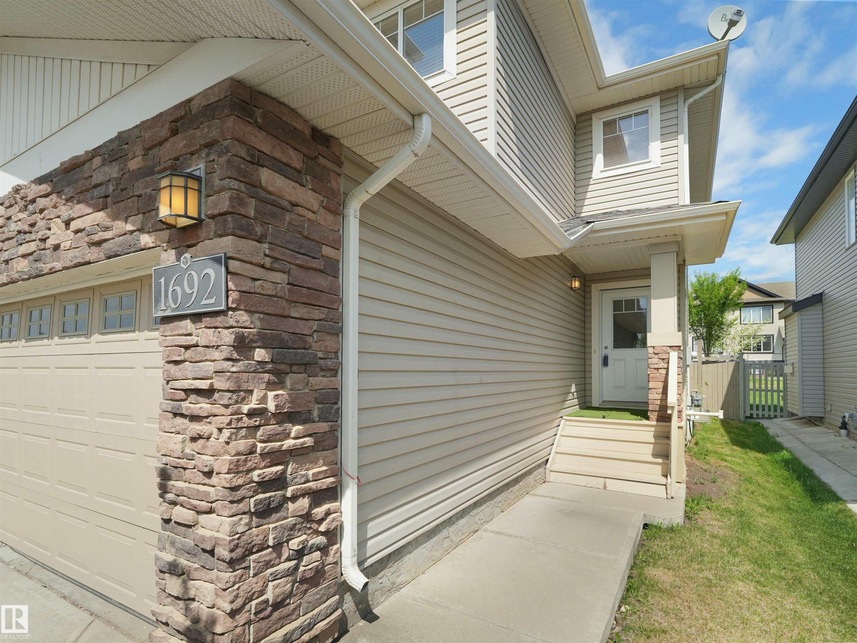1692 Cunningham Way Sw, Edmonton, AB - Outdoor