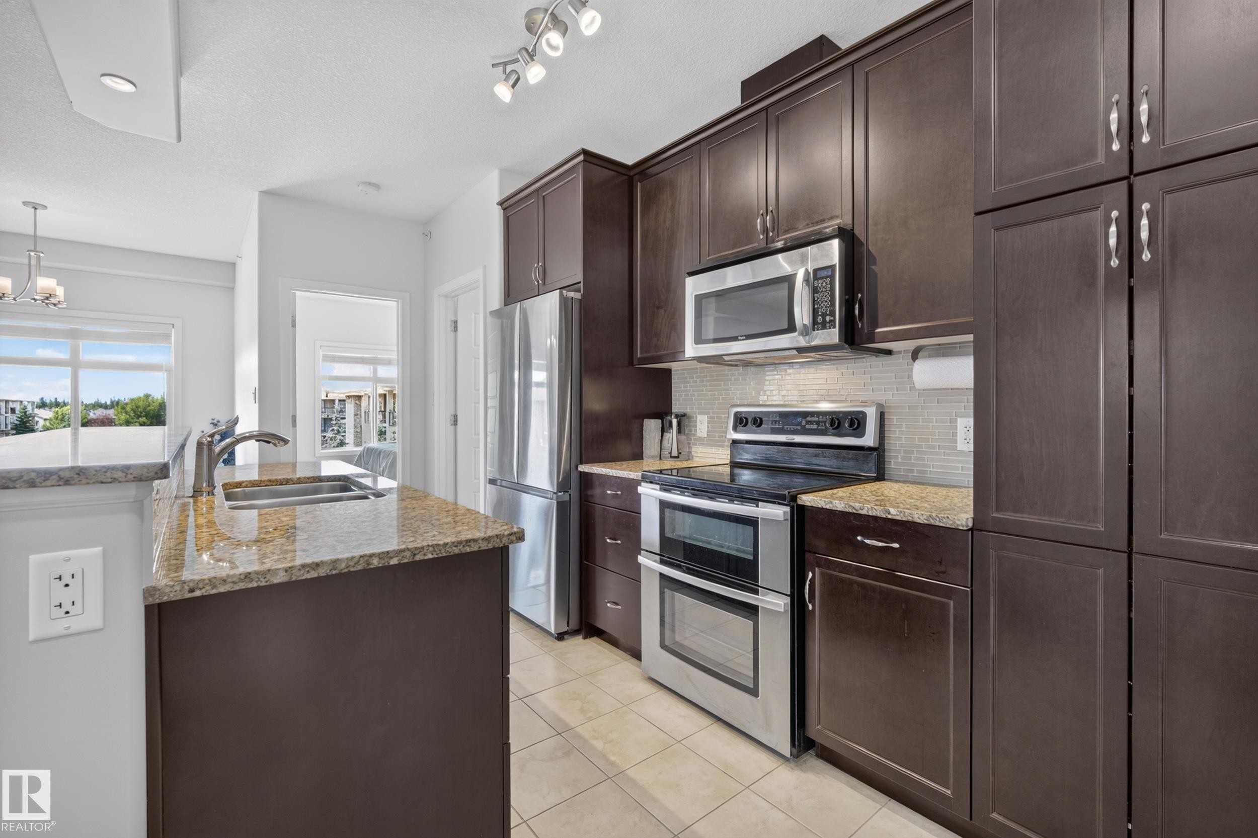 #465 11517 Ellerslie Rd Sw, Edmonton, AB - Indoor Photo Showing Kitchen With Double Sink