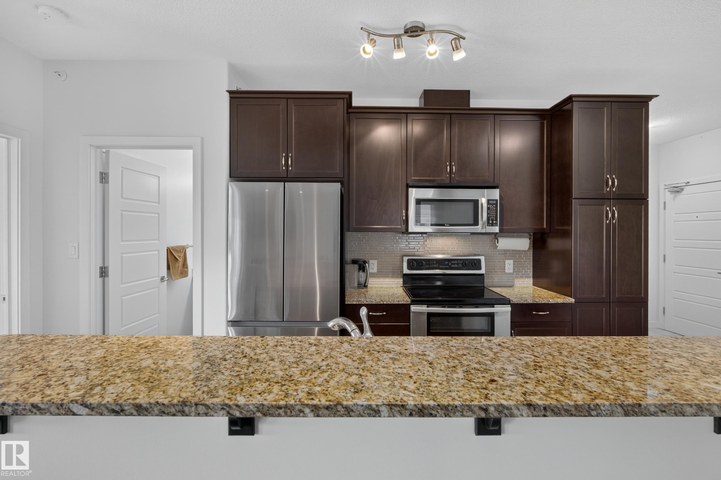 #465 11517 Ellerslie Rd Sw, Edmonton, AB - Indoor Photo Showing Kitchen With Upgraded Kitchen