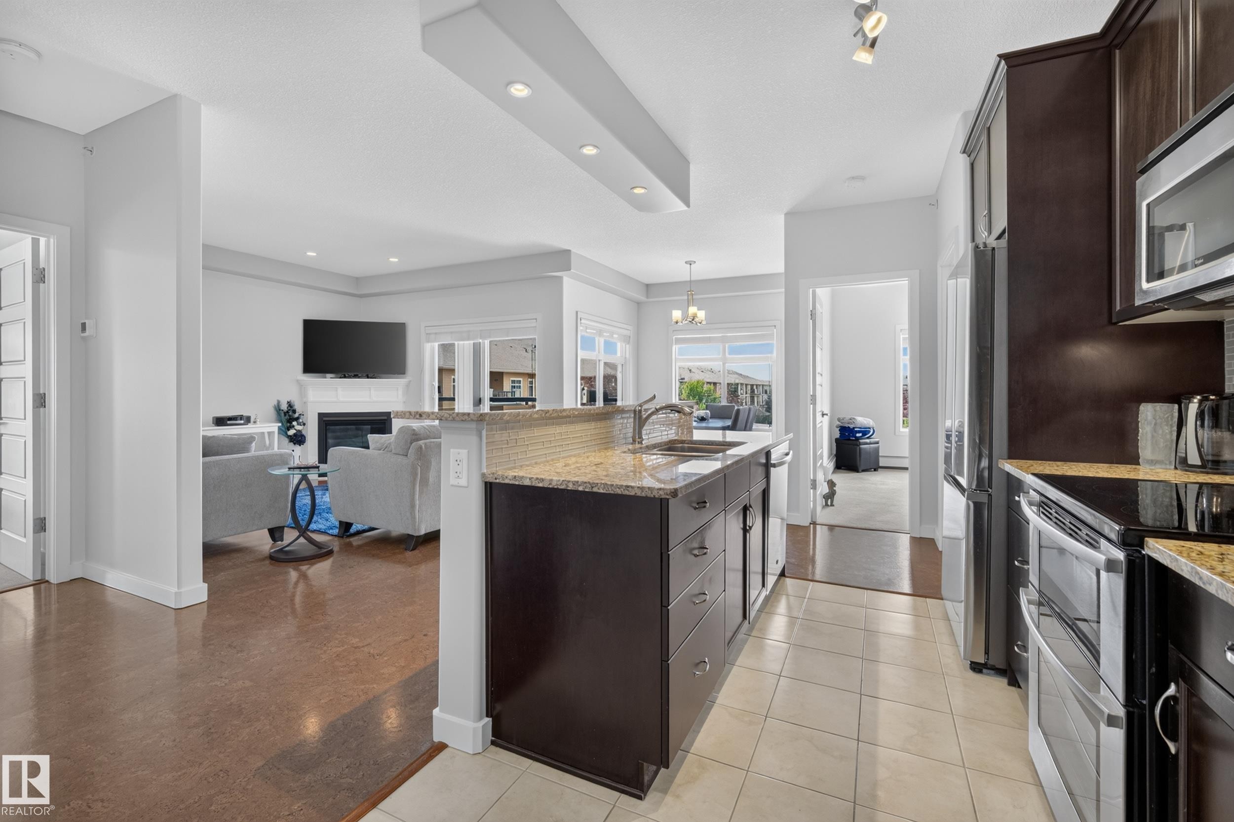 #465 11517 Ellerslie Rd Sw, Edmonton, AB - Indoor Photo Showing Kitchen With Upgraded Kitchen