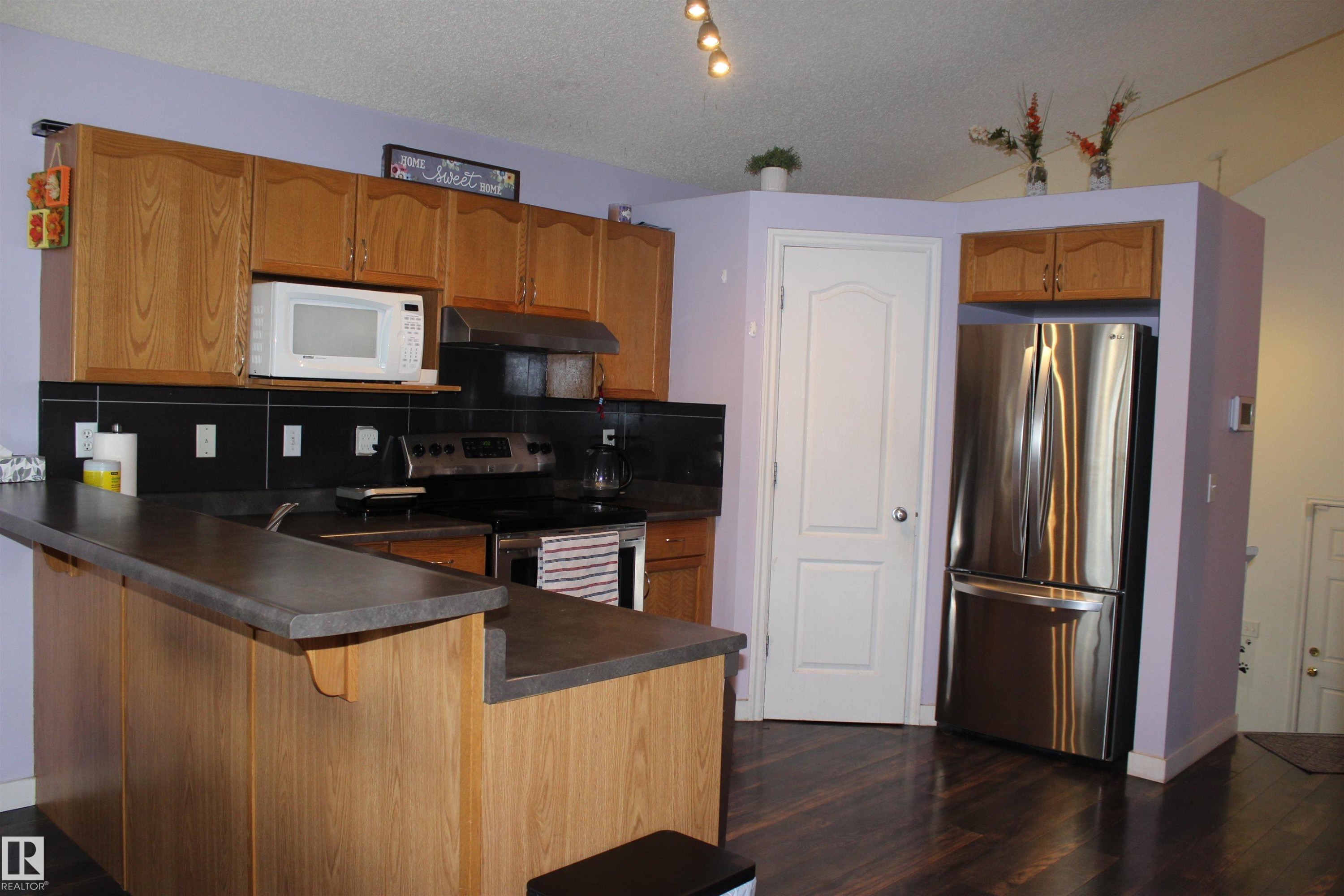 16256 132 Street Nw, Edmonton, AB - Indoor Photo Showing Kitchen
