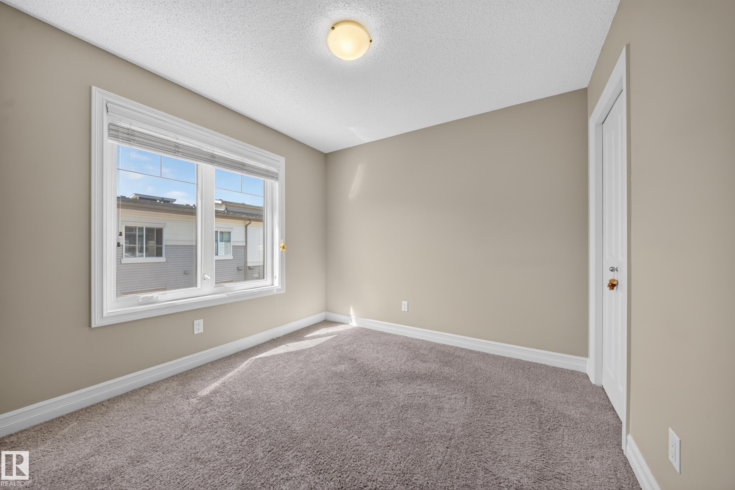 #100 804 Welsh Dr Sw, Edmonton, AB - Indoor Photo Showing Other Room
