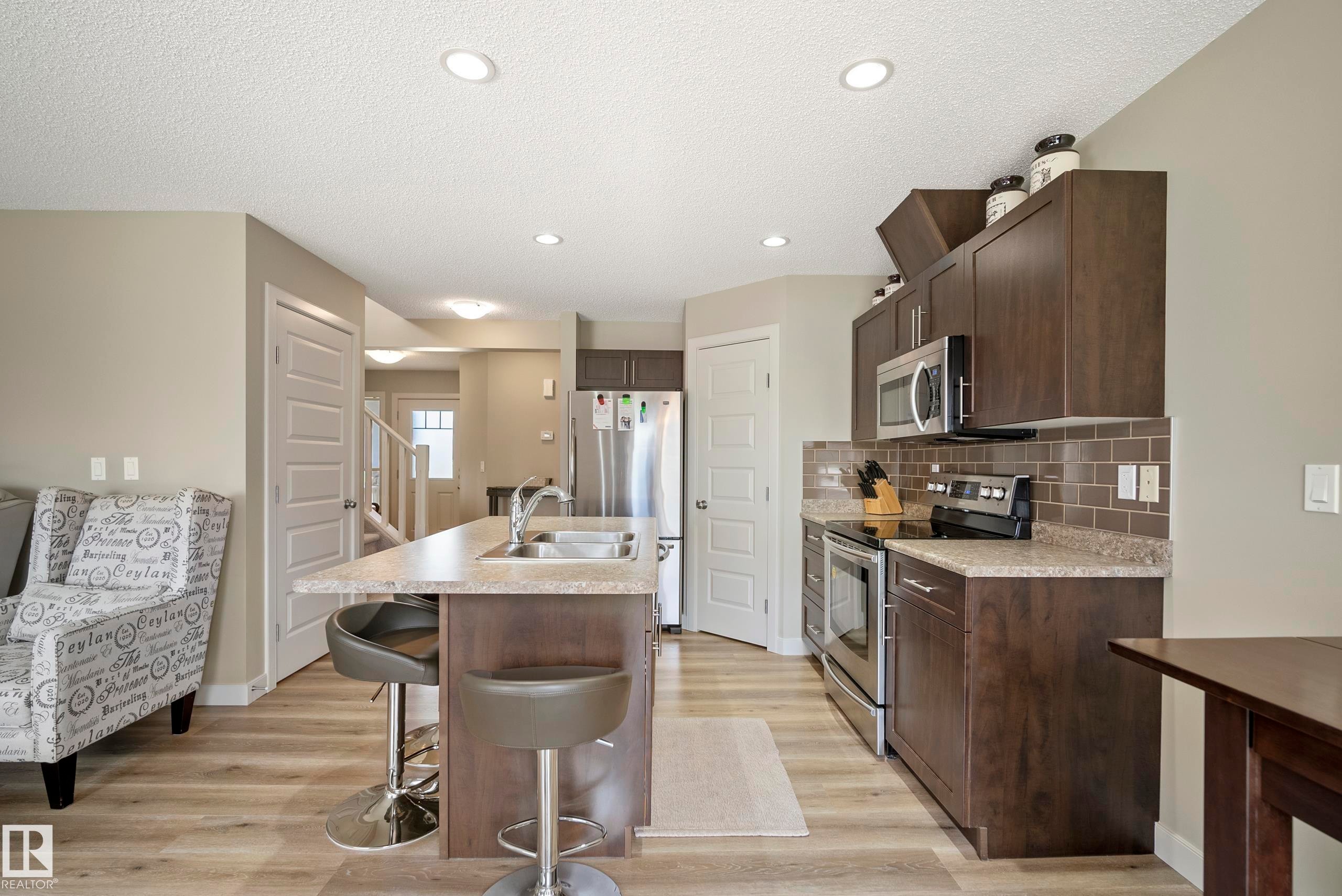 1715 Cunningham Way Sw, Edmonton, AB - Indoor Photo Showing Kitchen With Double Sink