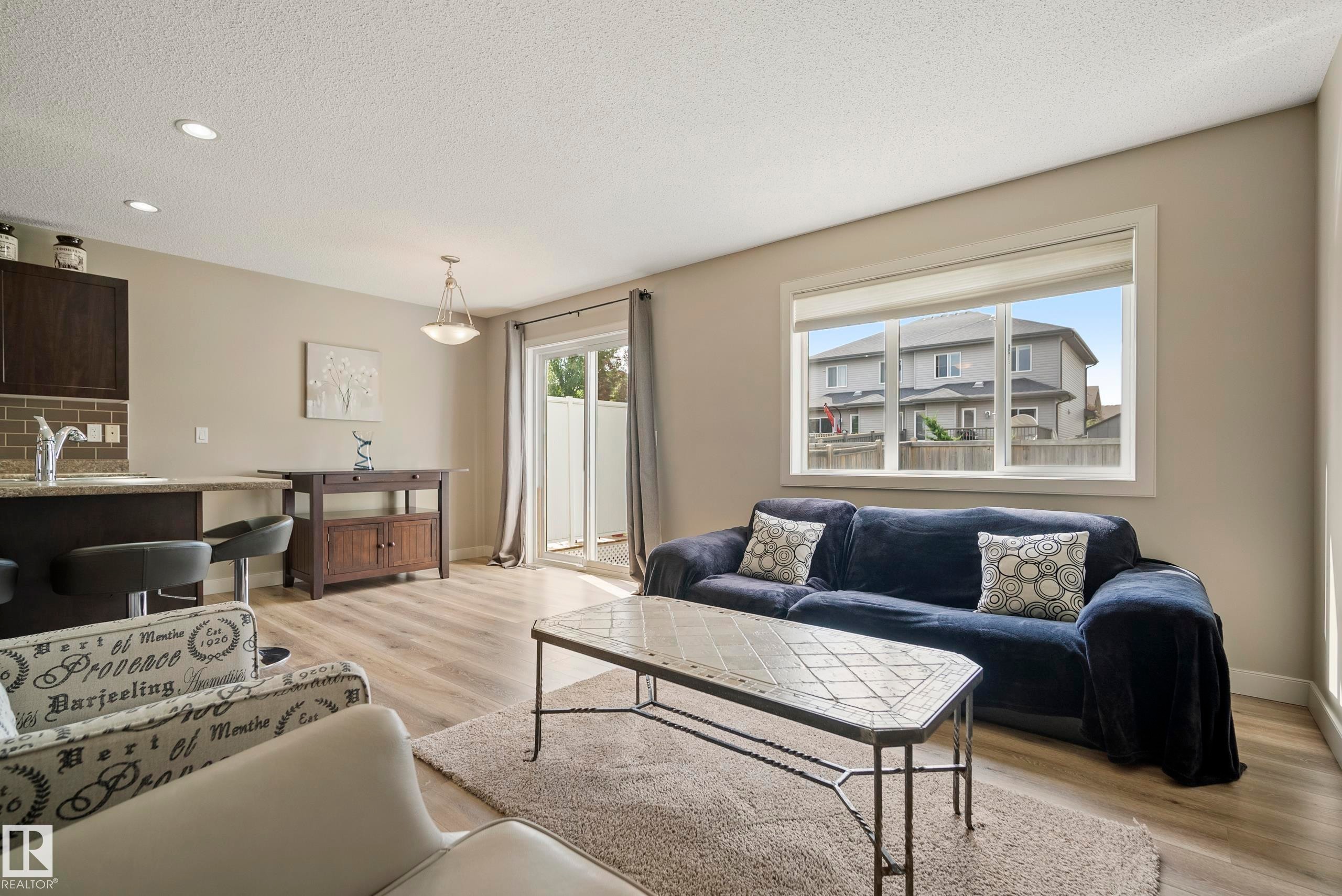 1715 Cunningham Way Sw, Edmonton, AB - Indoor Photo Showing Living Room