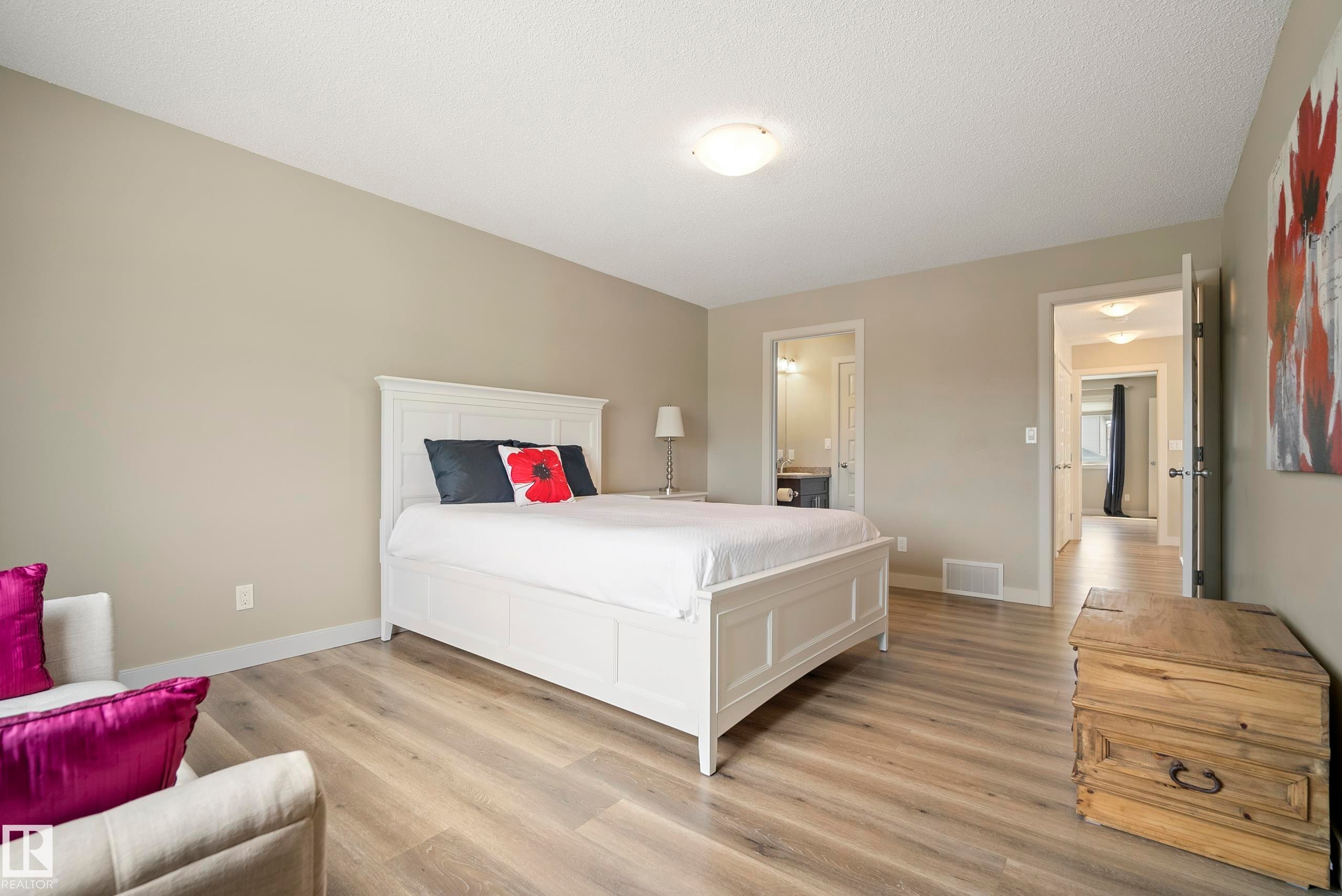 1715 Cunningham Way Sw, Edmonton, AB - Indoor Photo Showing Bedroom