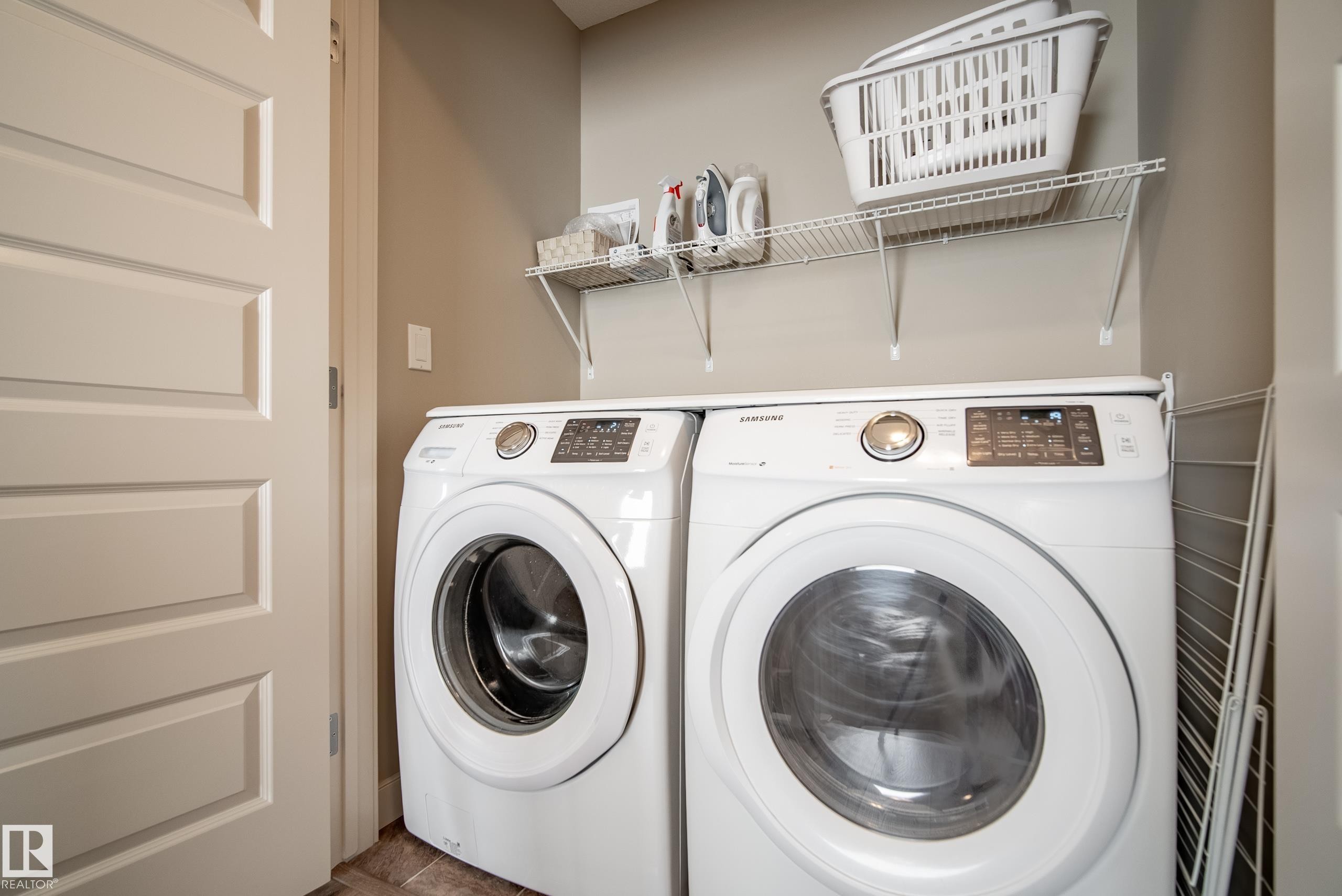 1715 Cunningham Way Sw, Edmonton, AB - Indoor Photo Showing Laundry Room