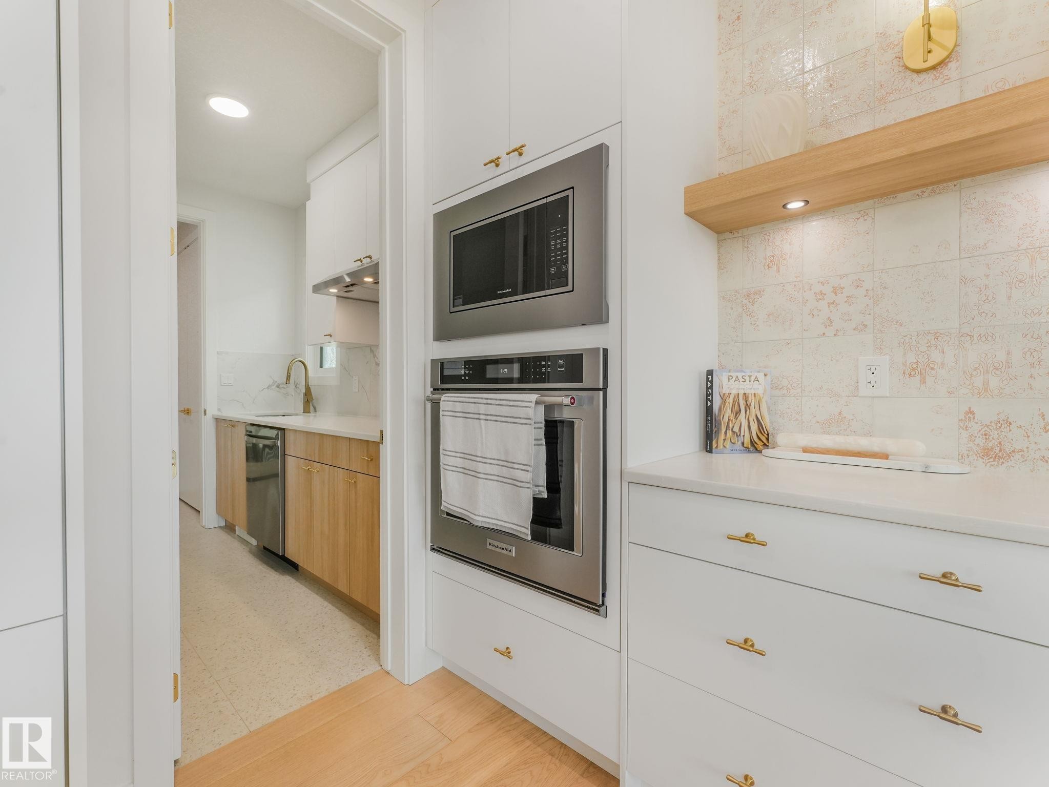 33 Birkshire Crescent, Sherwood Park, AB - Indoor Photo Showing Kitchen