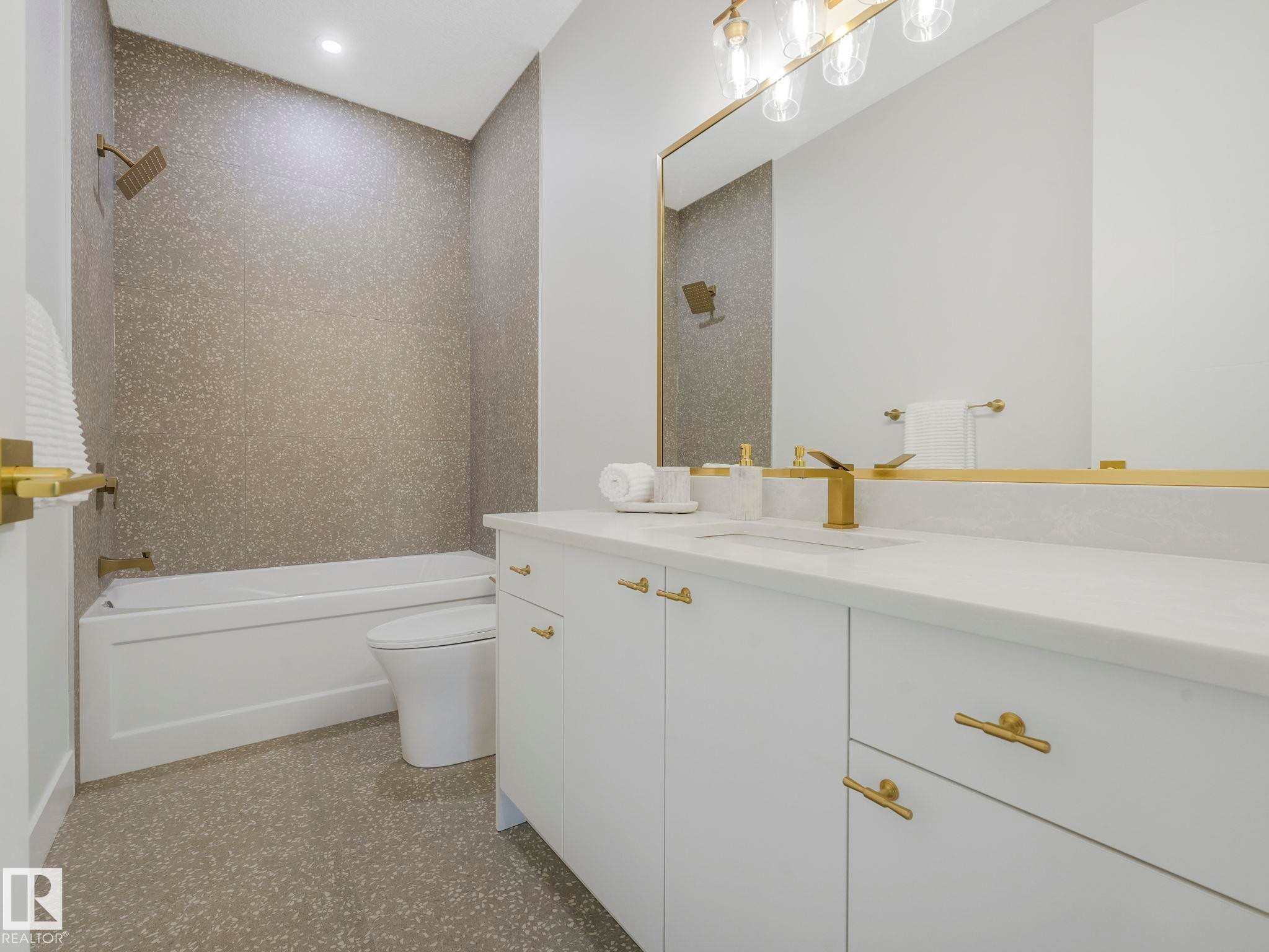 33 Birkshire Crescent, Sherwood Park, AB - Indoor Photo Showing Bathroom
