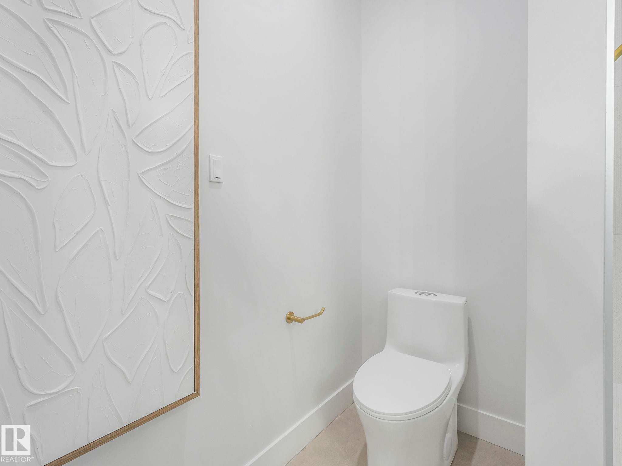 33 Birkshire Crescent, Sherwood Park, AB - Indoor Photo Showing Bathroom