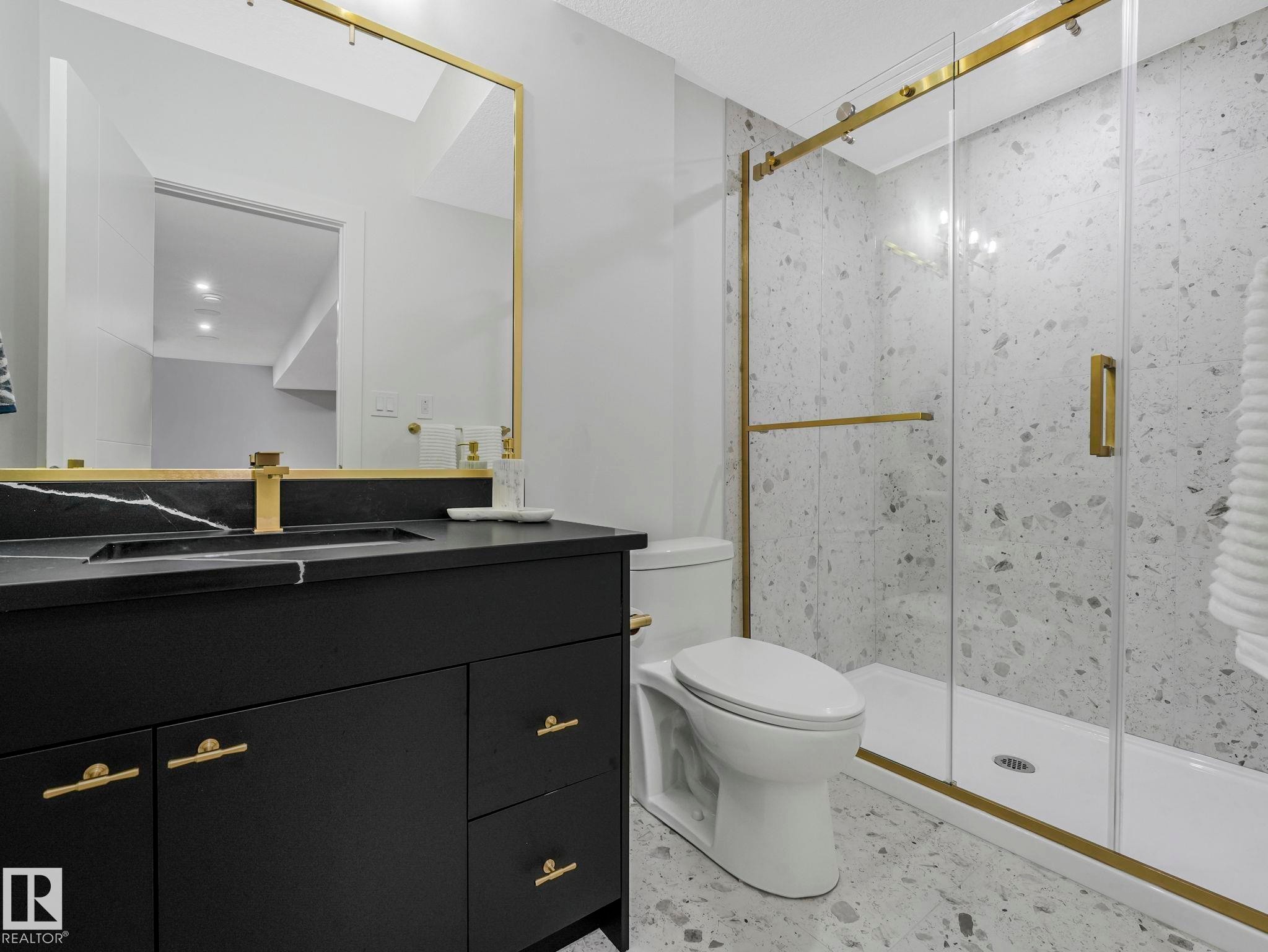 33 Birkshire Crescent, Sherwood Park, AB - Indoor Photo Showing Bathroom
