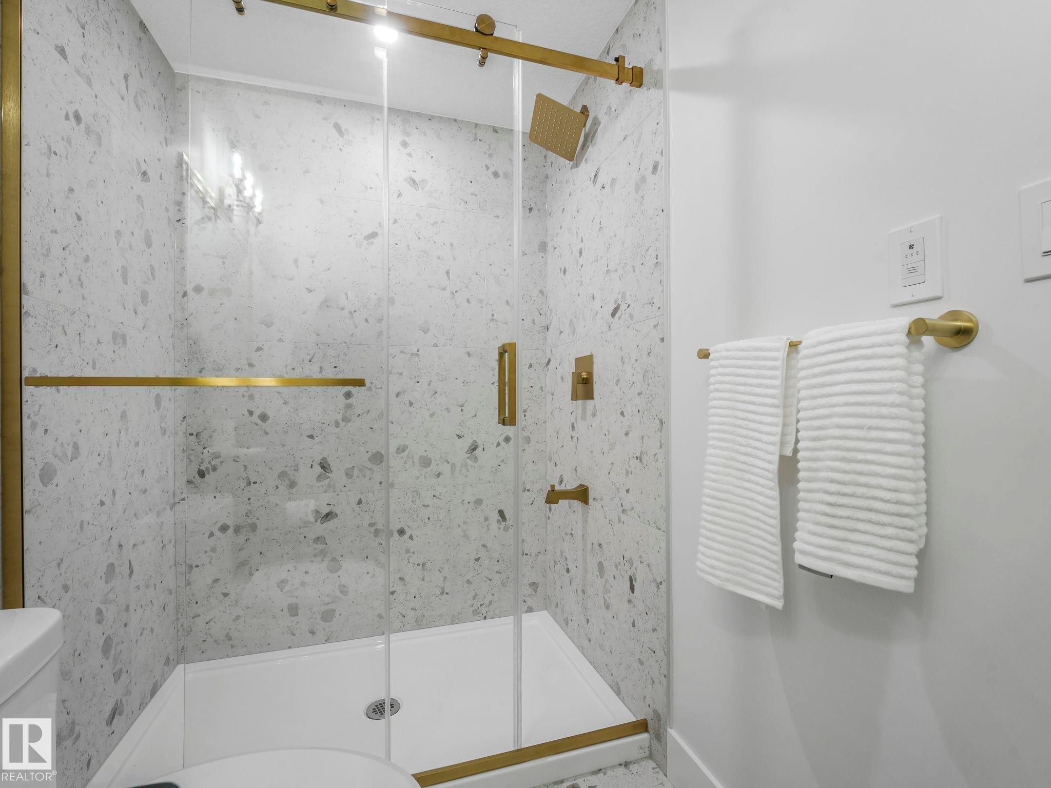 33 Birkshire Crescent, Sherwood Park, AB - Indoor Photo Showing Bathroom