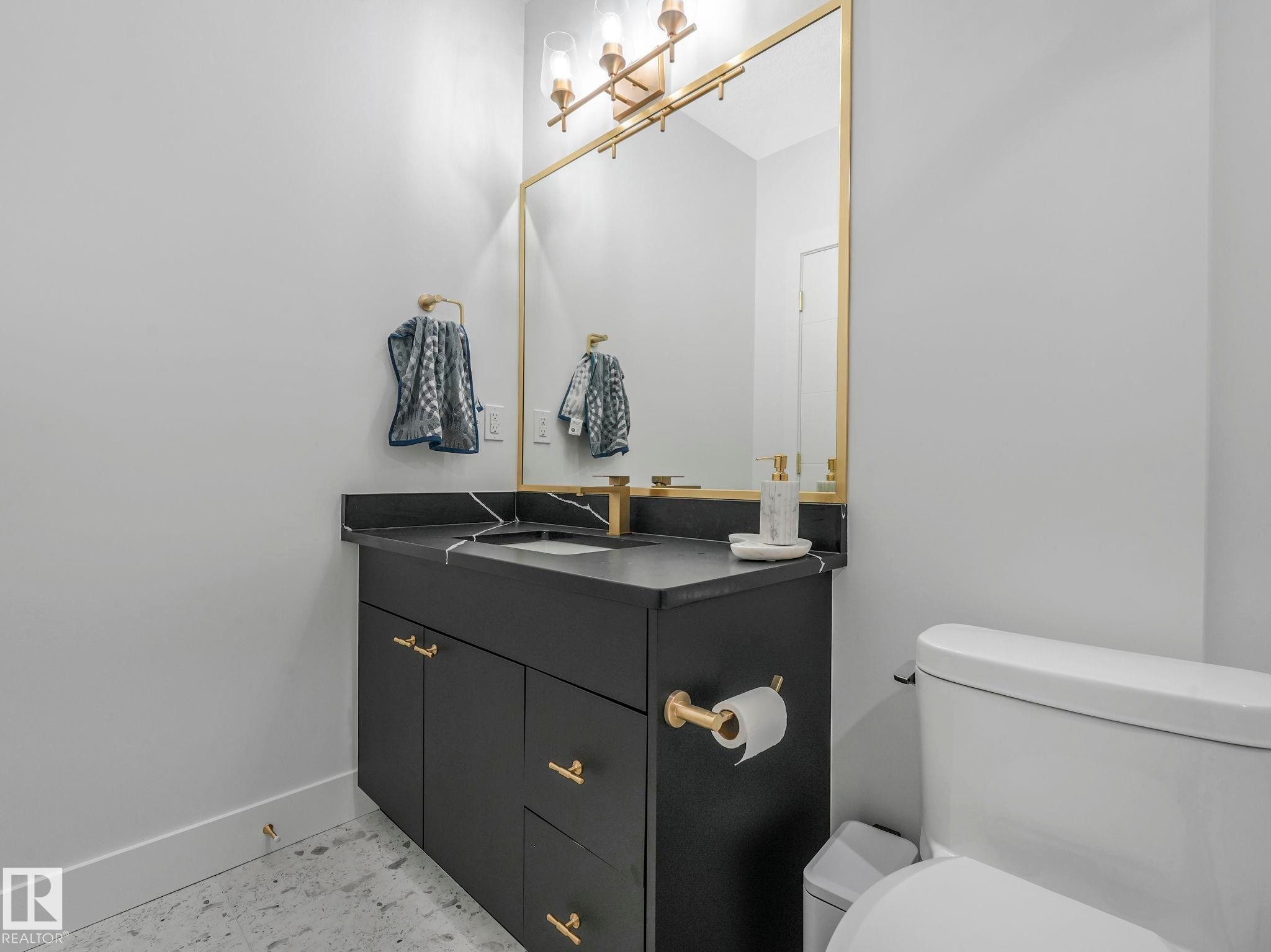 33 Birkshire Crescent, Sherwood Park, AB - Indoor Photo Showing Bathroom