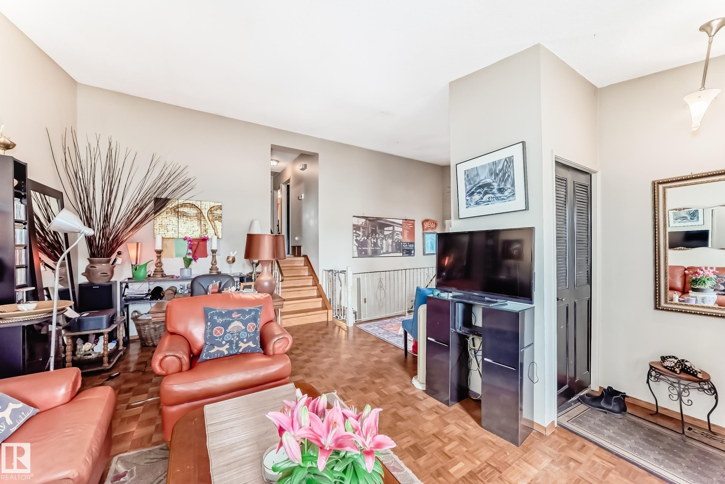 1283 Millbourne Road E, Edmonton, AB - Indoor Photo Showing Living Room