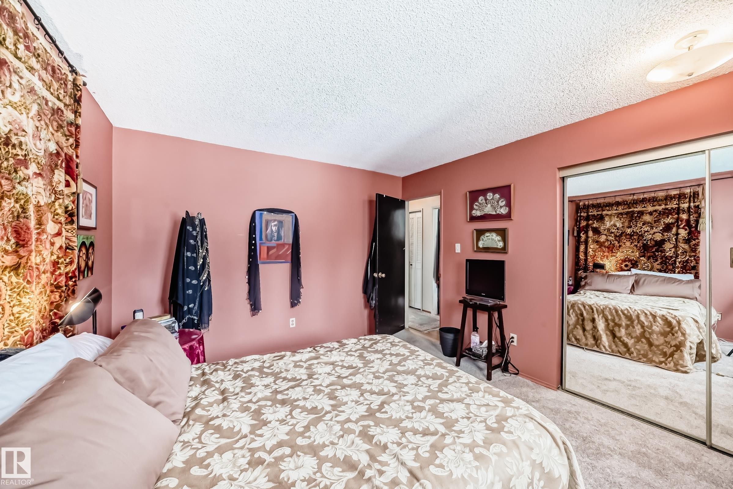 1283 Millbourne Road E, Edmonton, AB - Indoor Photo Showing Bedroom
