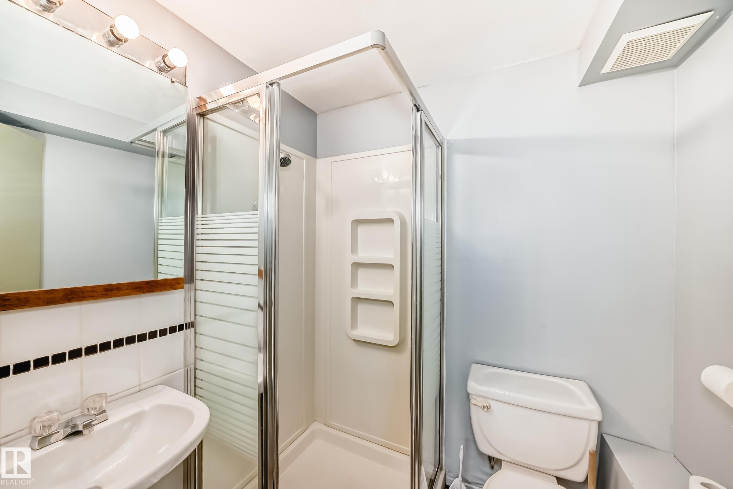 1283 Millbourne Road E, Edmonton, AB - Indoor Photo Showing Bathroom