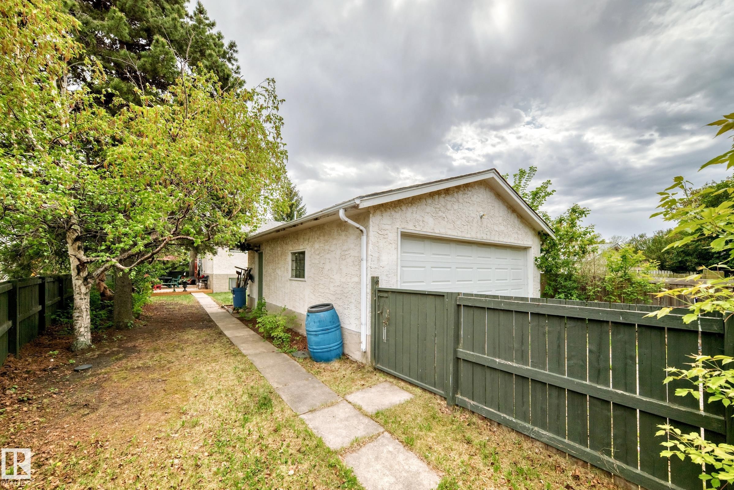 1283 Millbourne Road E, Edmonton, AB - Outdoor