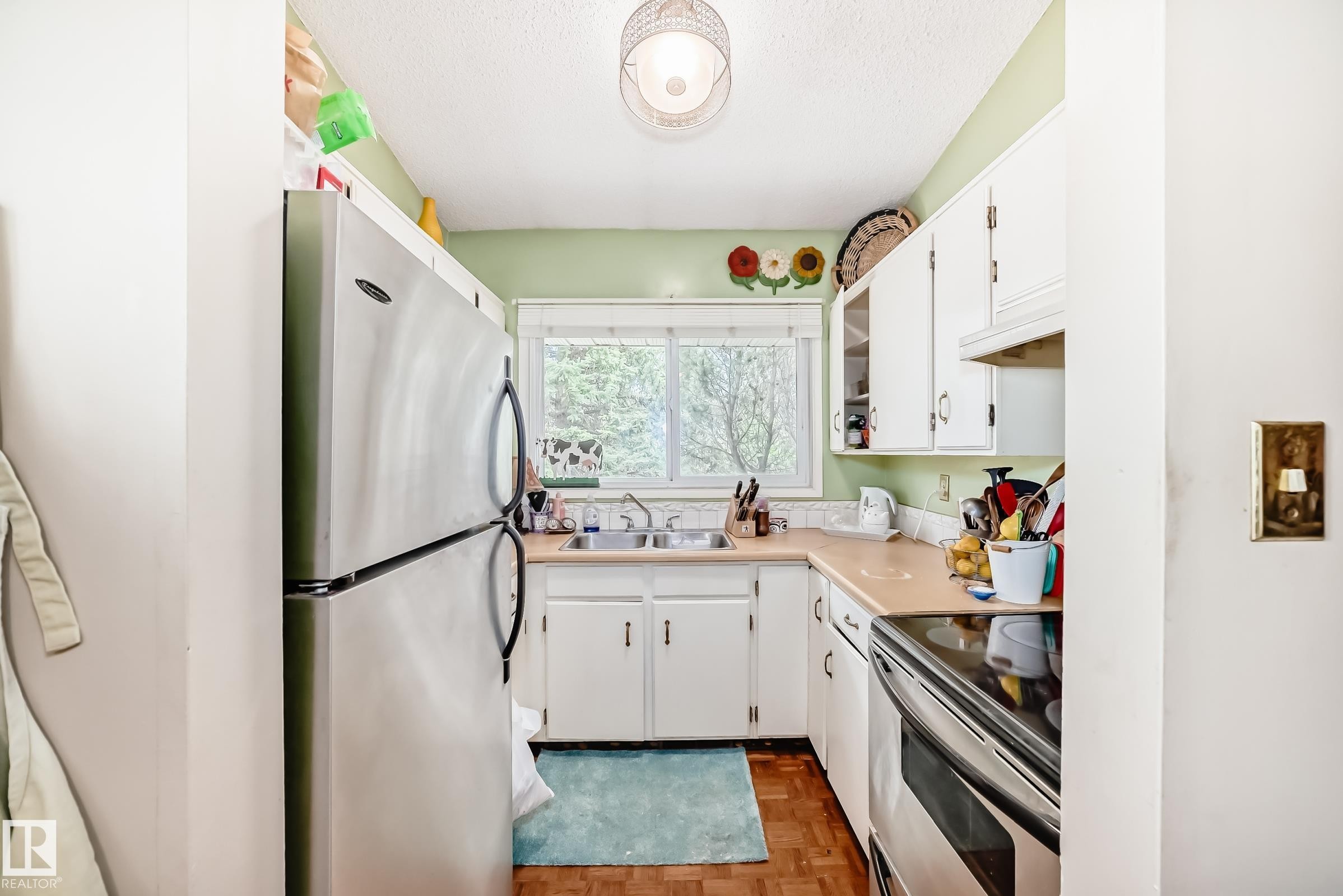 1283 Millbourne Road E, Edmonton, AB - Indoor Photo Showing Kitchen With Double Sink
