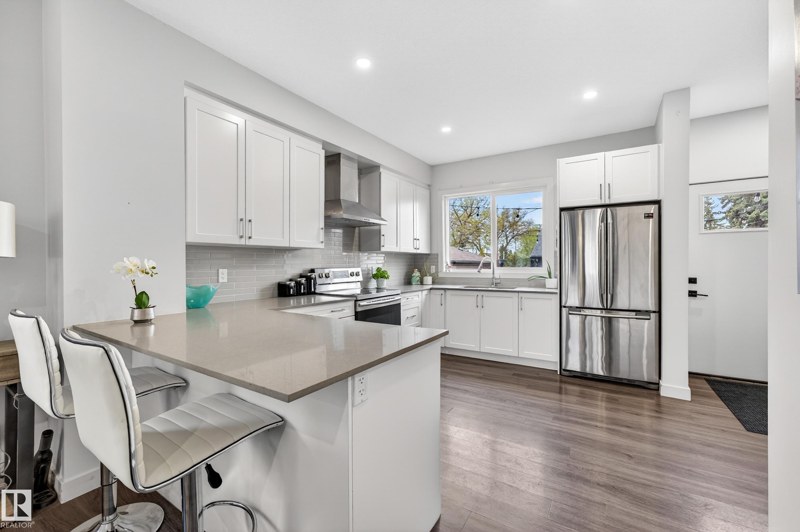 10326 160 Street Nw, Edmonton, AB - Indoor Photo Showing Kitchen With Stainless Steel Kitchen