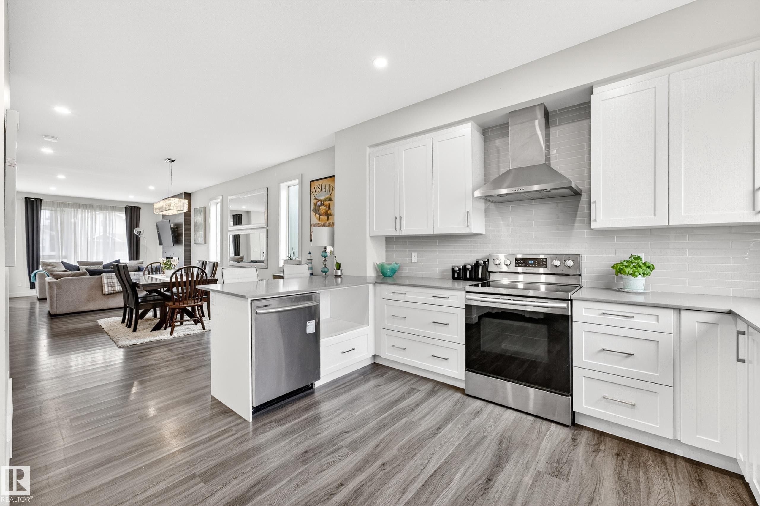 10326 160 Street Nw, Edmonton, AB - Indoor Photo Showing Kitchen With Upgraded Kitchen