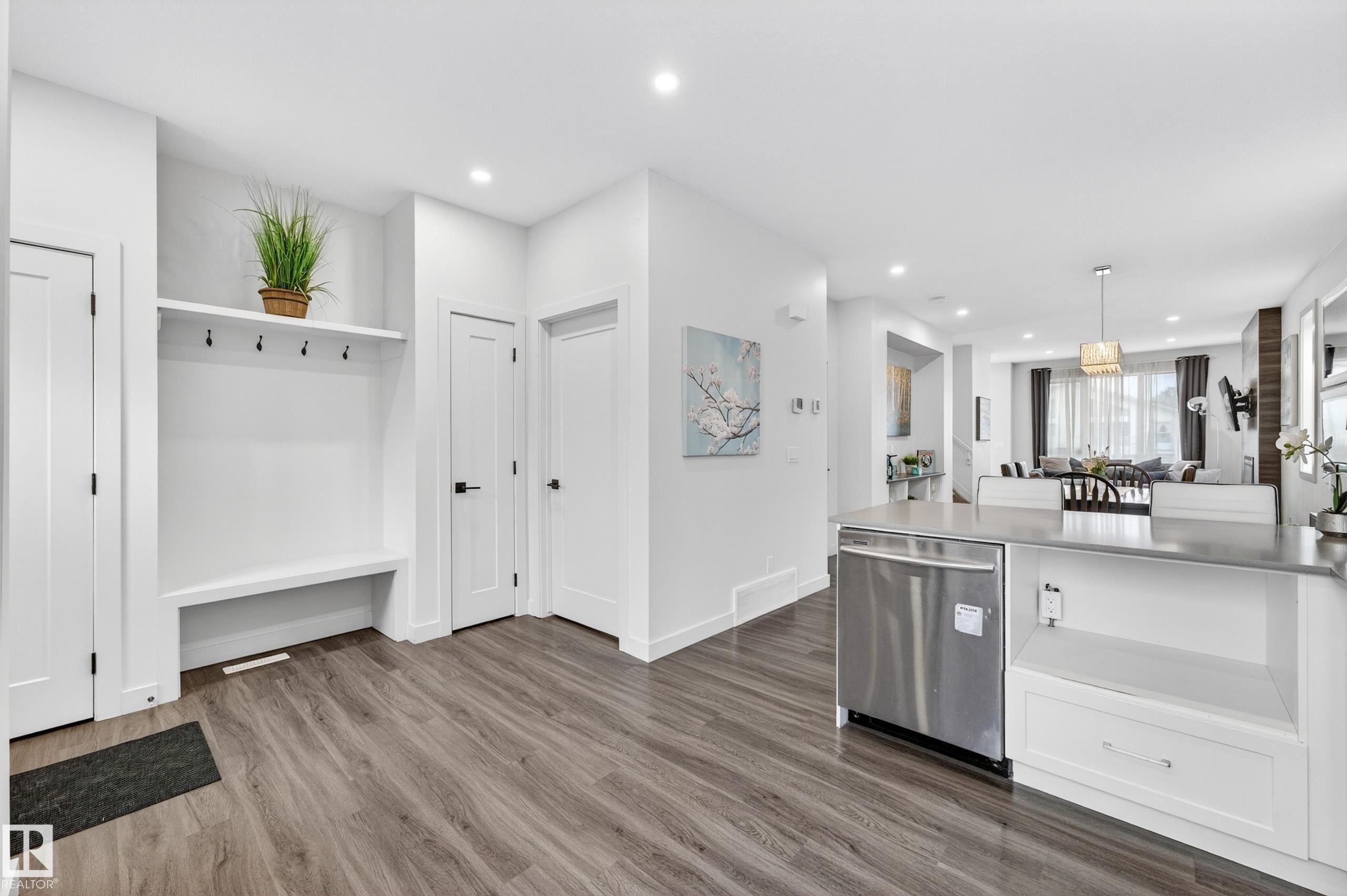 10326 160 Street Nw, Edmonton, AB - Indoor