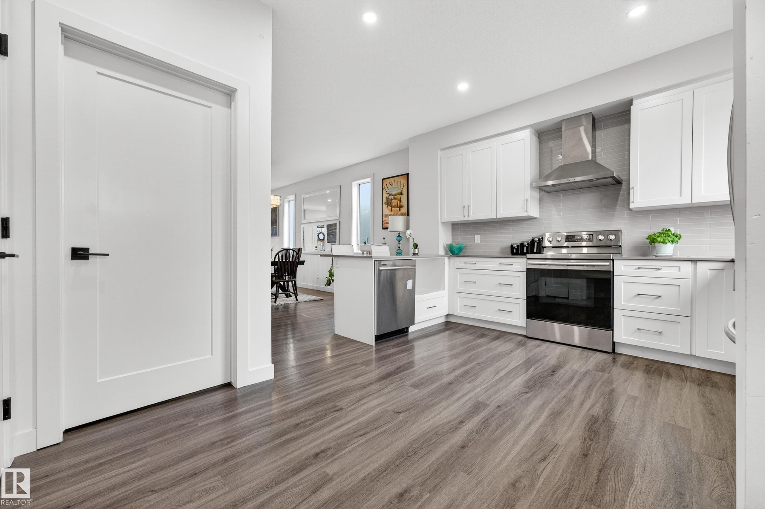 10326 160 Street Nw, Edmonton, AB - Indoor Photo Showing Kitchen With Upgraded Kitchen