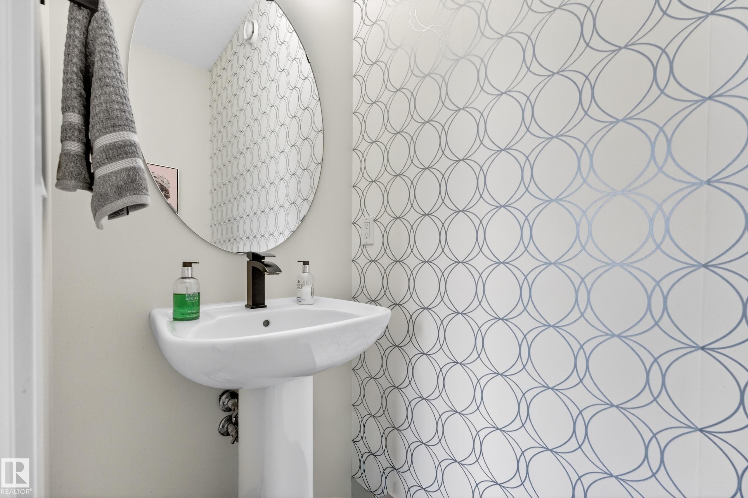 10326 160 Street Nw, Edmonton, AB - Indoor Photo Showing Bathroom