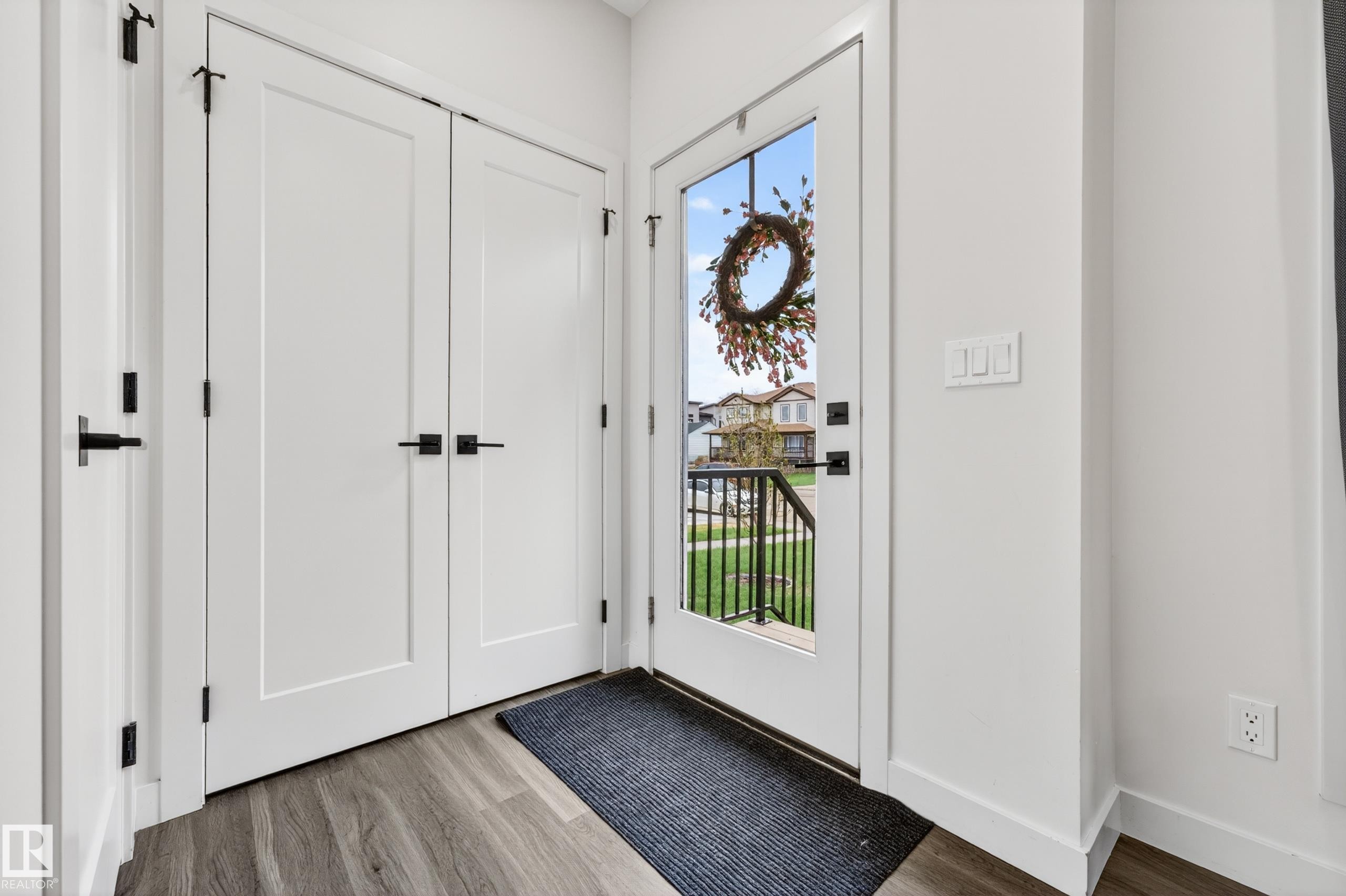 10326 160 Street Nw, Edmonton, AB - Indoor Photo Showing Other Room