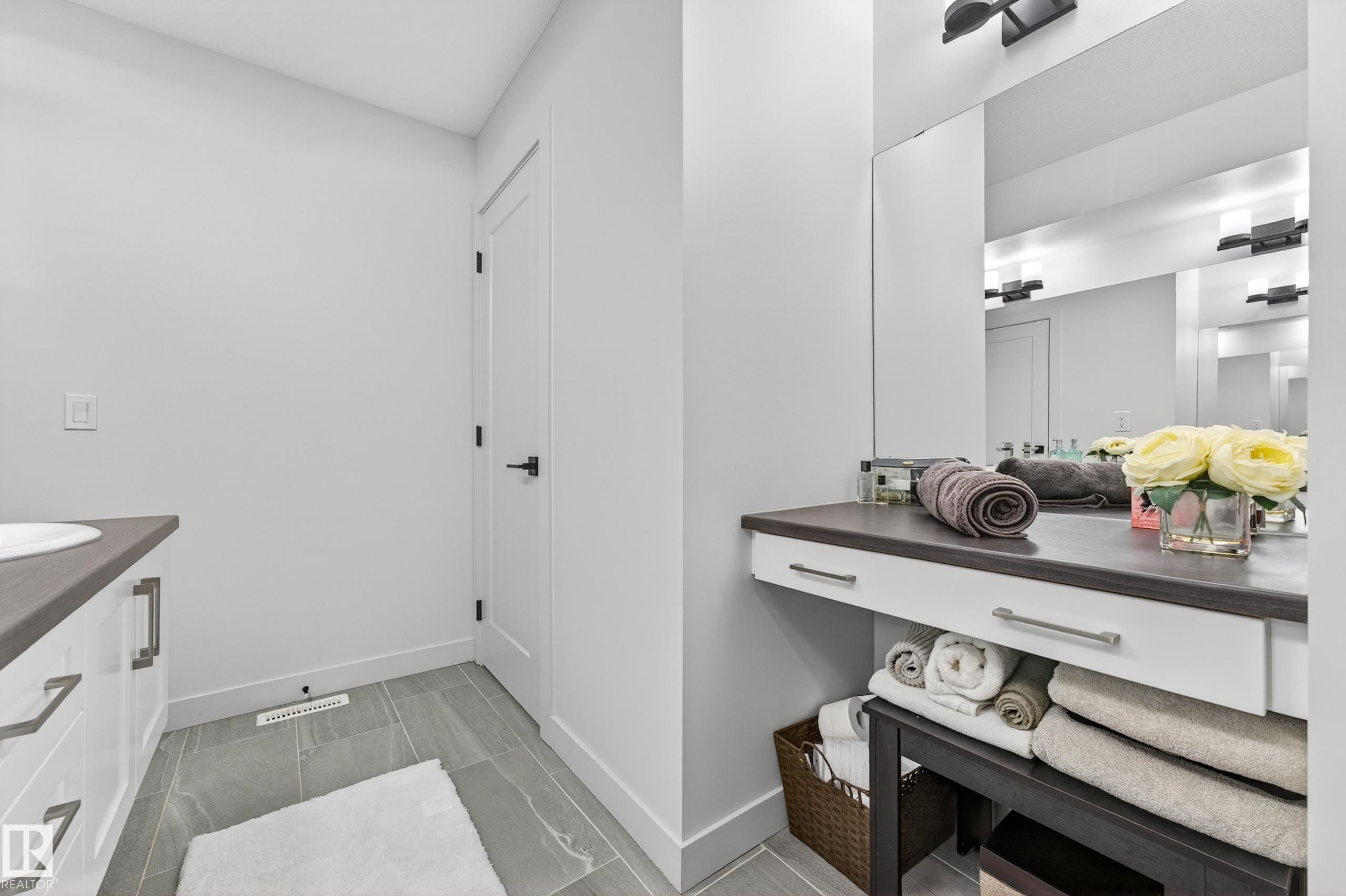 10326 160 Street Nw, Edmonton, AB - Indoor Photo Showing Bathroom