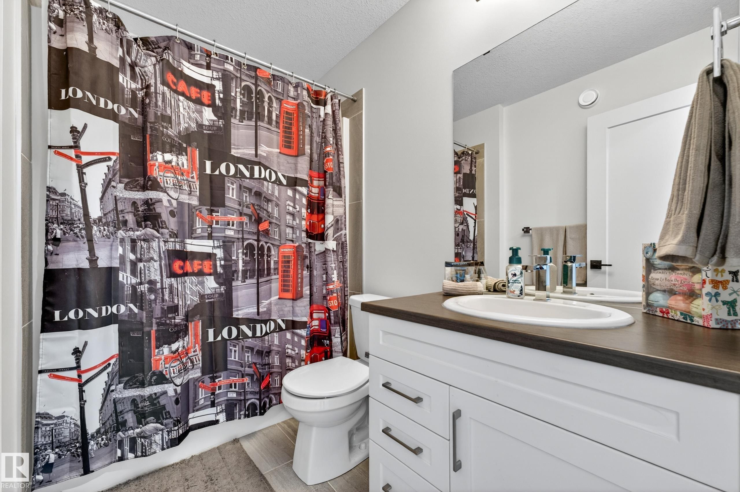 10326 160 Street Nw, Edmonton, AB - Indoor Photo Showing Bathroom