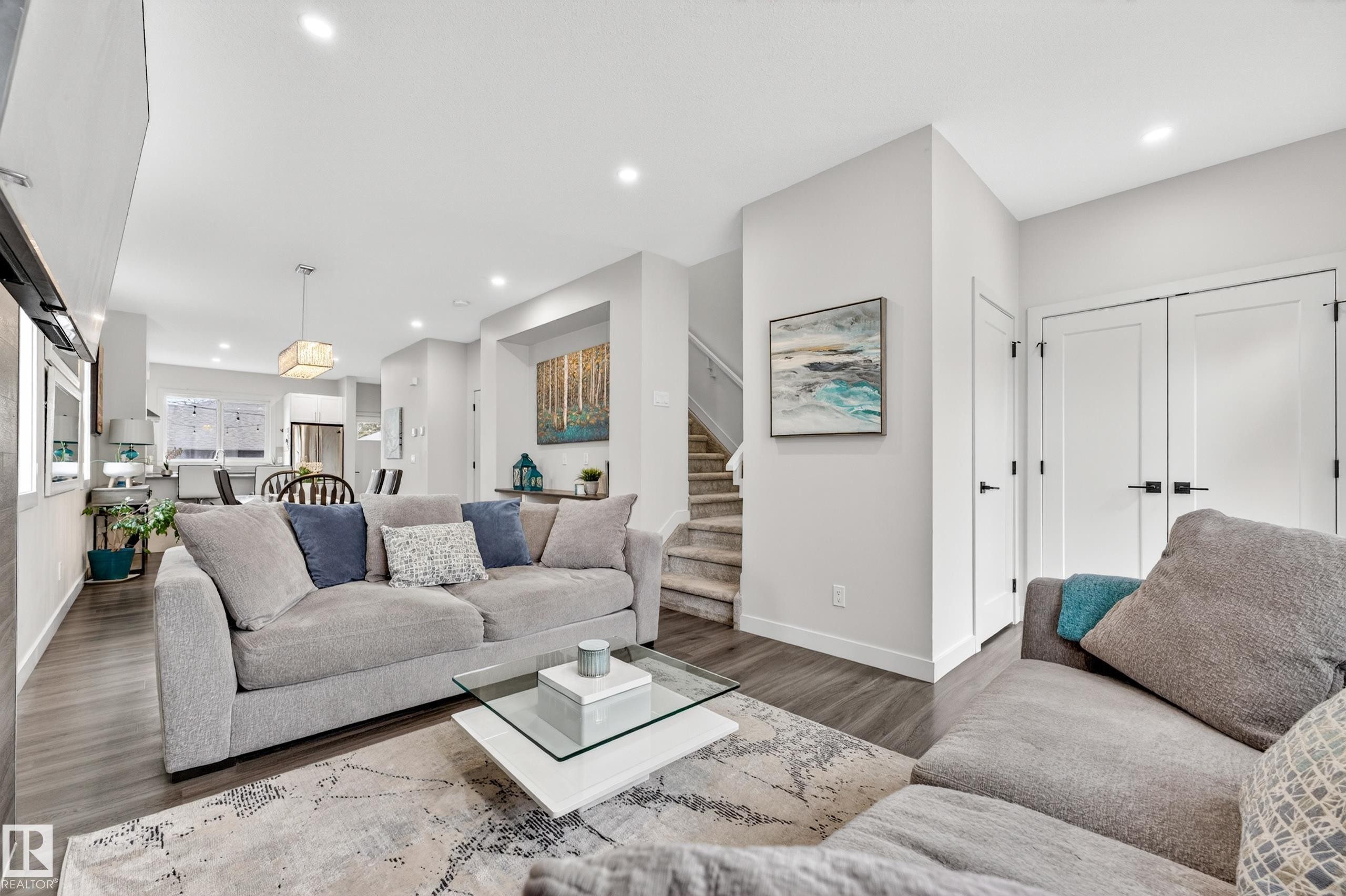 10326 160 Street Nw, Edmonton, AB - Indoor Photo Showing Living Room
