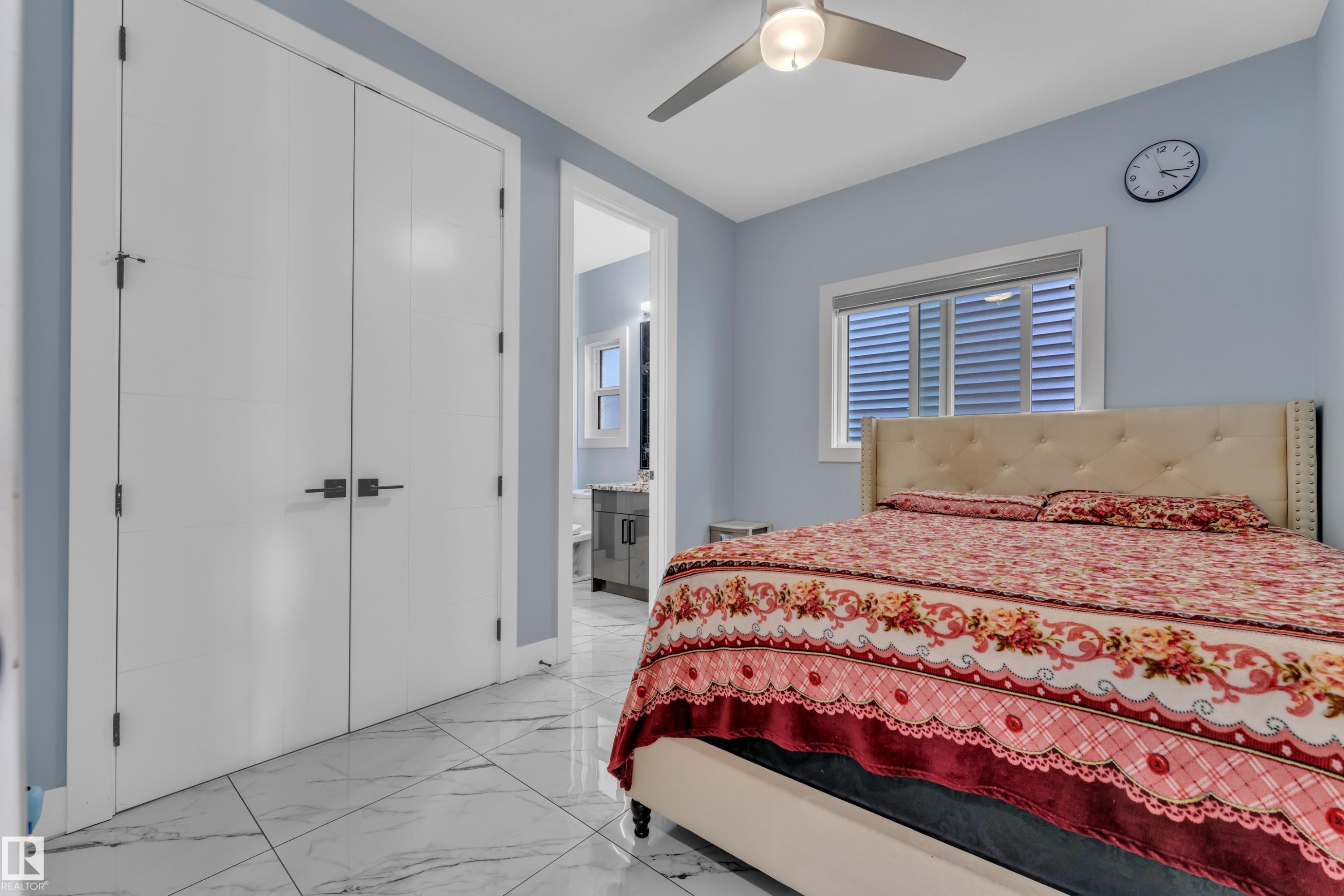 2011 18 Avenue Nw, Edmonton, AB - Indoor Photo Showing Bedroom
