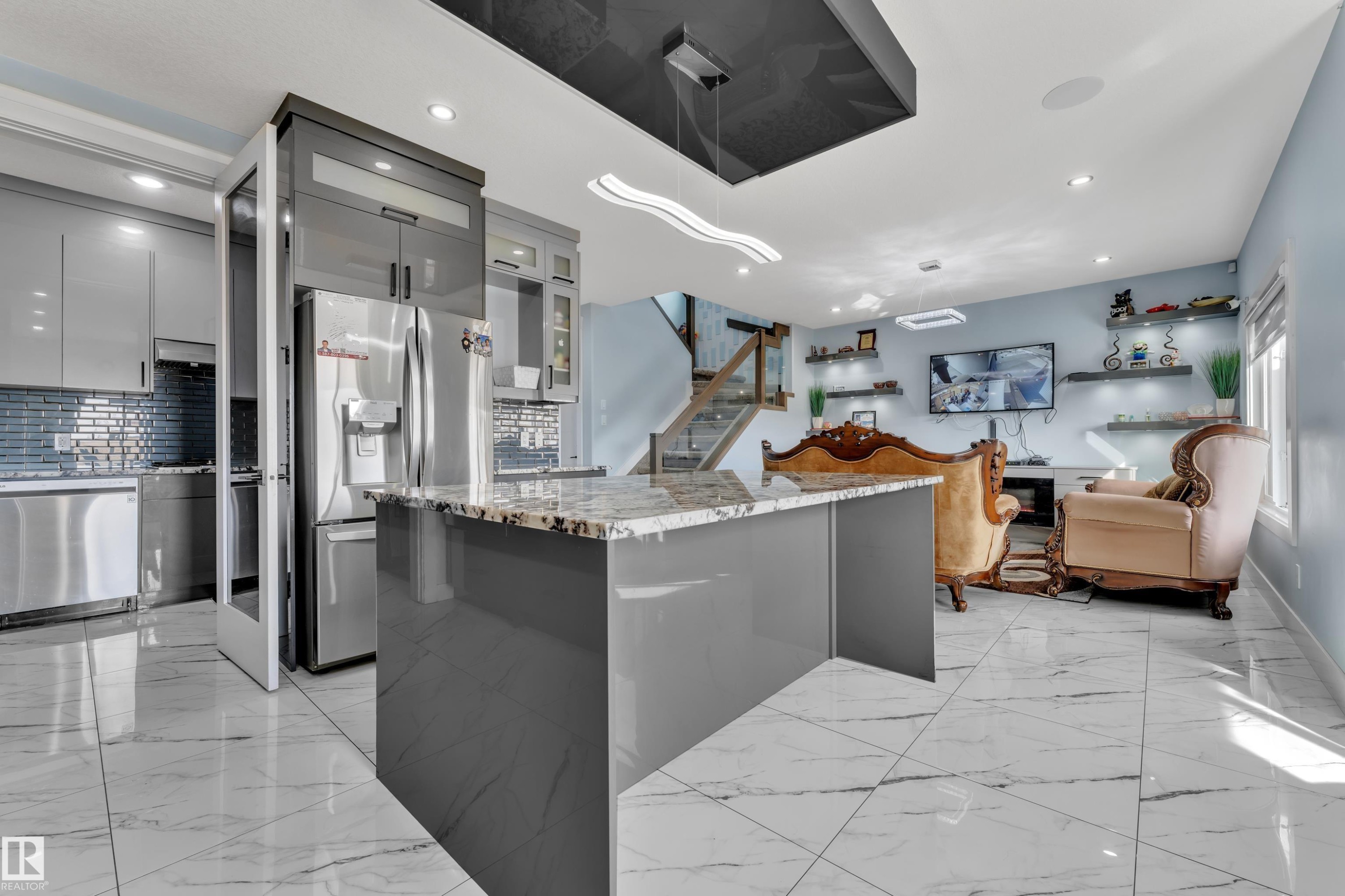 2011 18 Avenue Nw, Edmonton, AB - Indoor Photo Showing Kitchen With Upgraded Kitchen