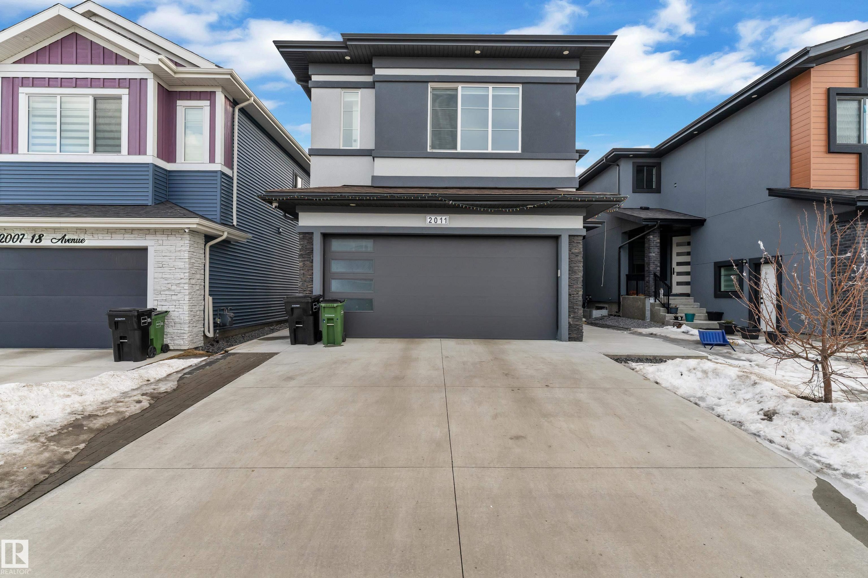 2011 18 Avenue Nw, Edmonton, AB - Outdoor With Facade