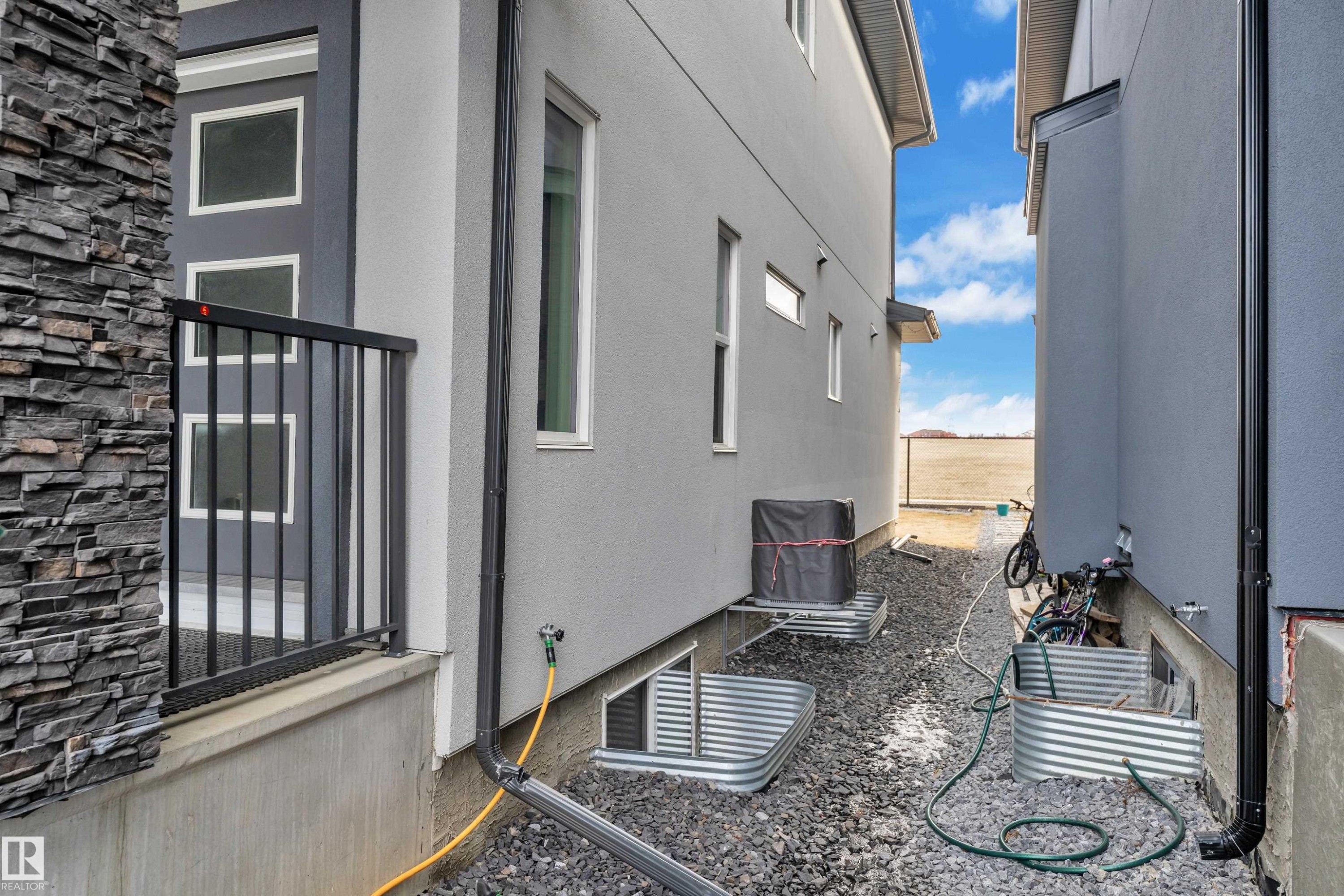 2011 18 Avenue Nw, Edmonton, AB - Outdoor With Exterior