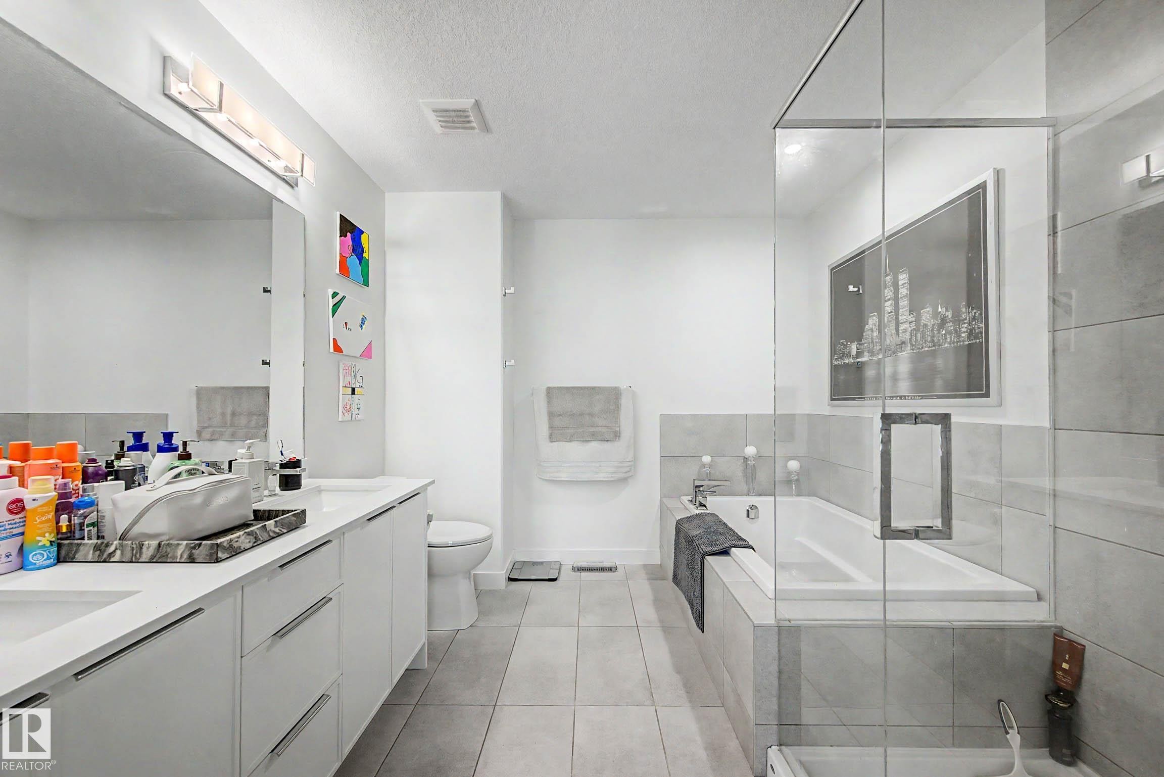 3363 Orchards Link Link Sw, Edmonton, AB - Indoor Photo Showing Bathroom