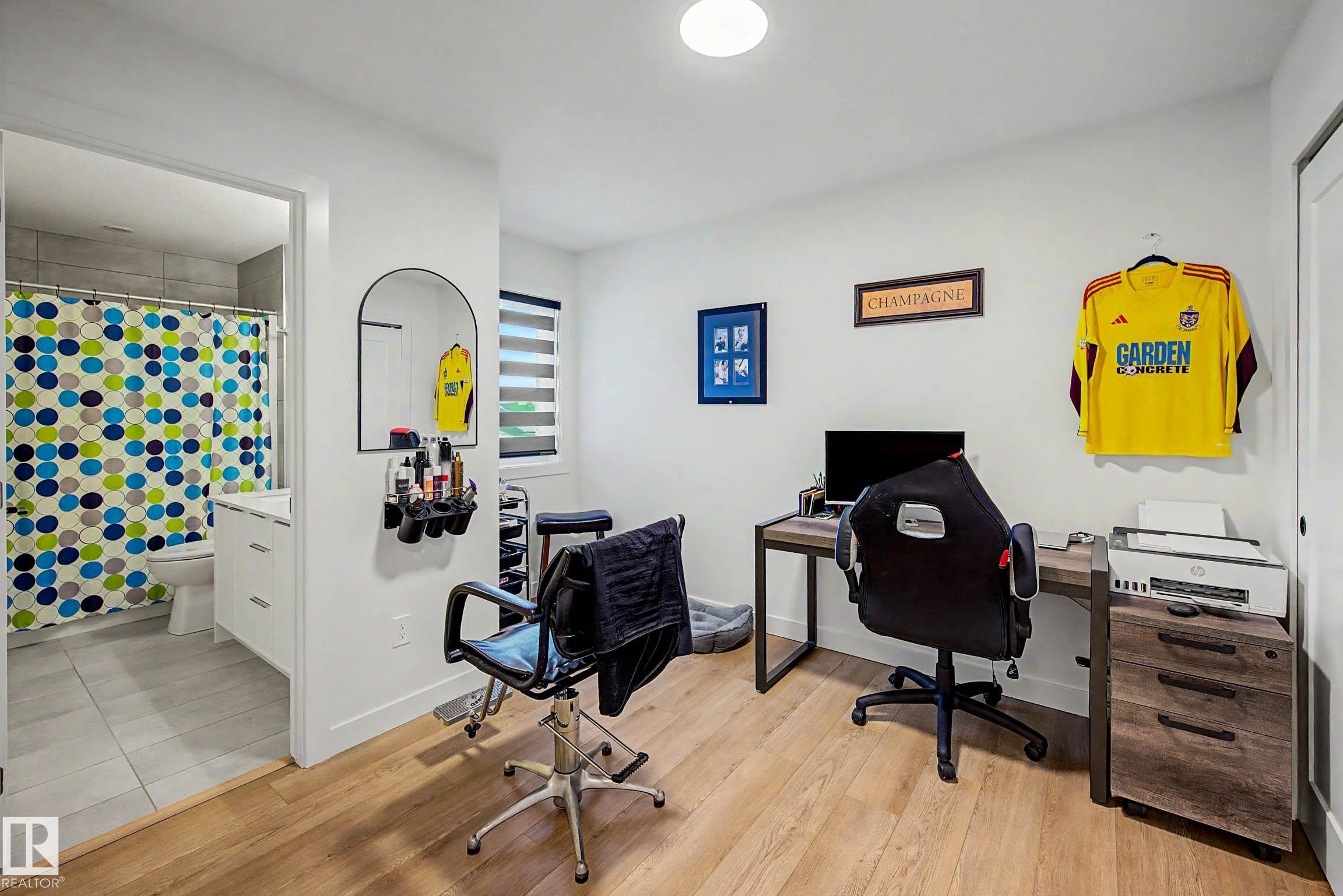 3363 Orchards Link Link Sw, Edmonton, AB - Indoor Photo Showing Office