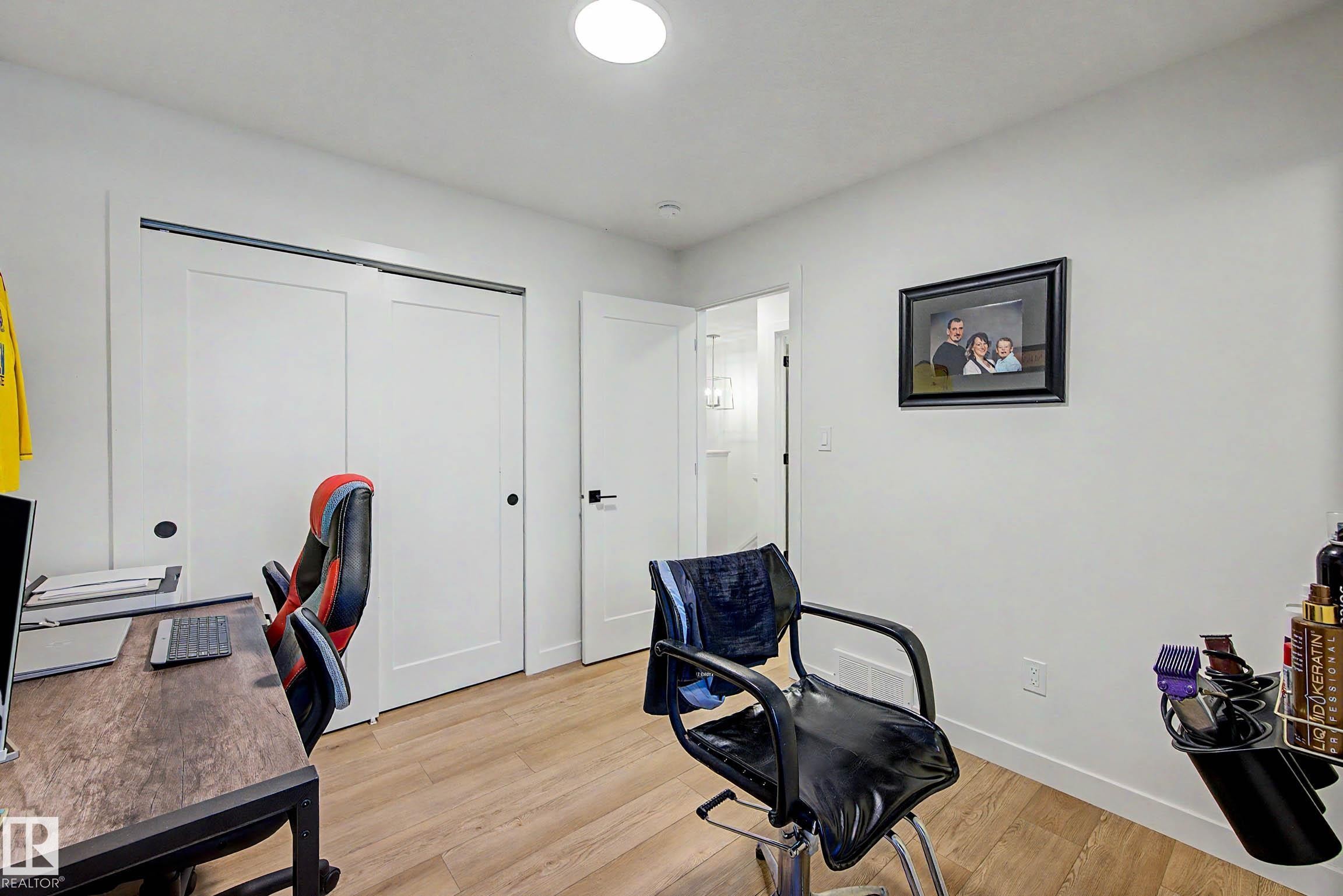 3363 Orchards Link Link Sw, Edmonton, AB - Indoor Photo Showing Office