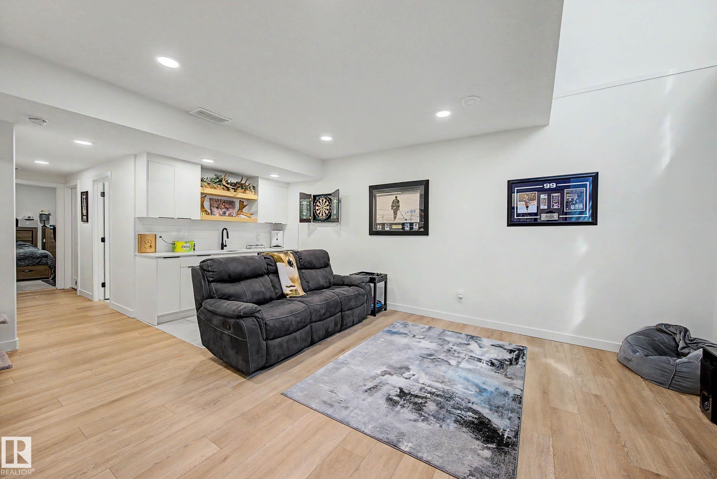 3363 Orchards Link Link Sw, Edmonton, AB - Indoor Photo Showing Living Room