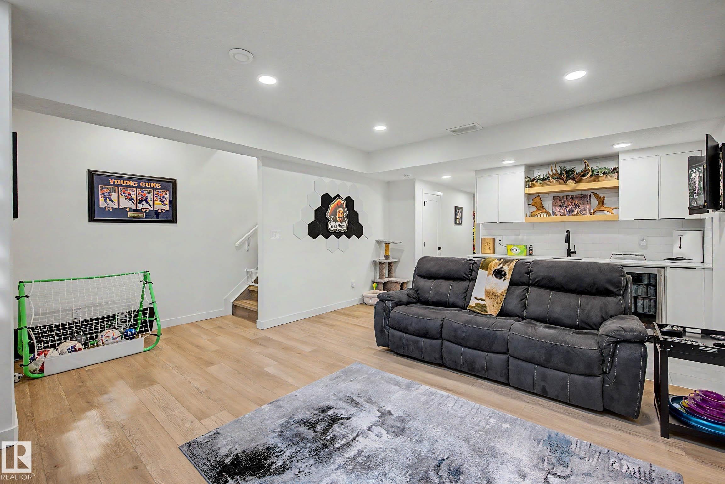 3363 Orchards Link Link Sw, Edmonton, AB - Indoor Photo Showing Living Room