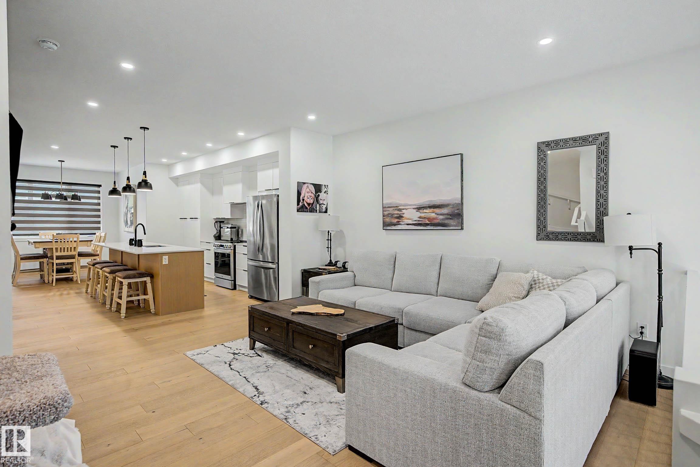 3363 Orchards Link Link Sw, Edmonton, AB - Indoor Photo Showing Living Room