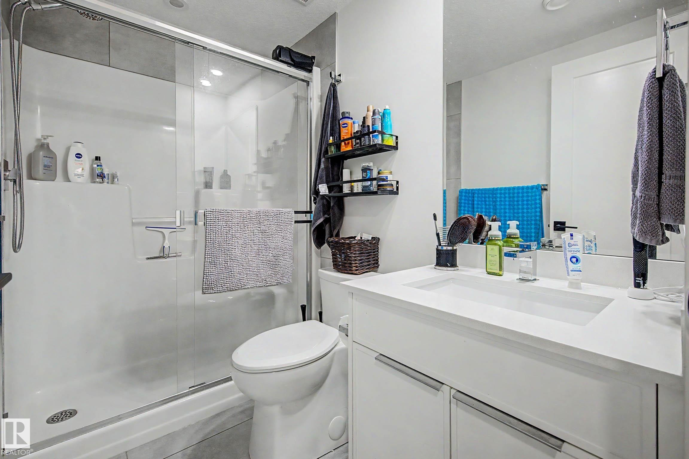 3363 Orchards Link Link Sw, Edmonton, AB - Indoor Photo Showing Bathroom