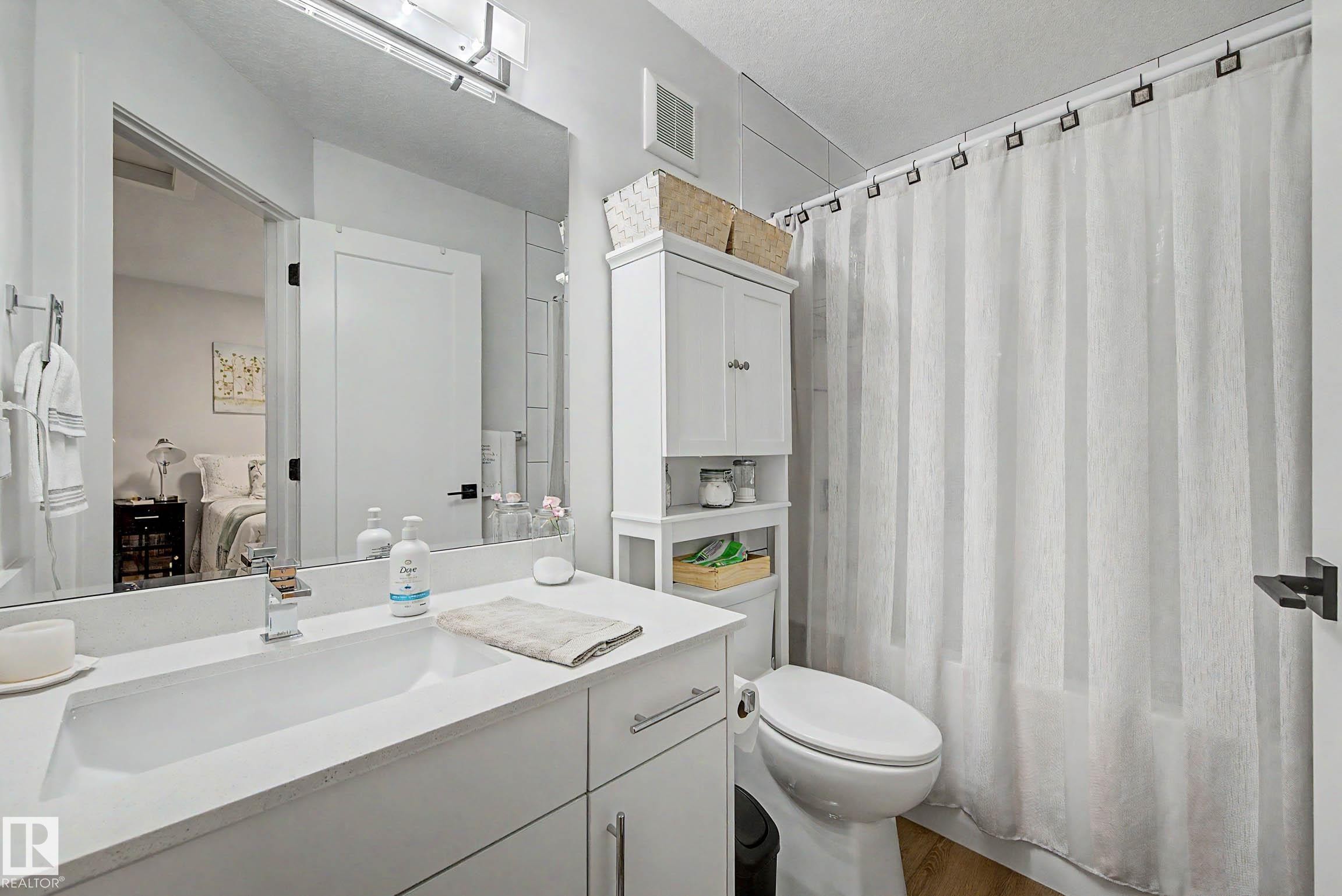 3363 Orchards Link Link Sw, Edmonton, AB - Indoor Photo Showing Bathroom