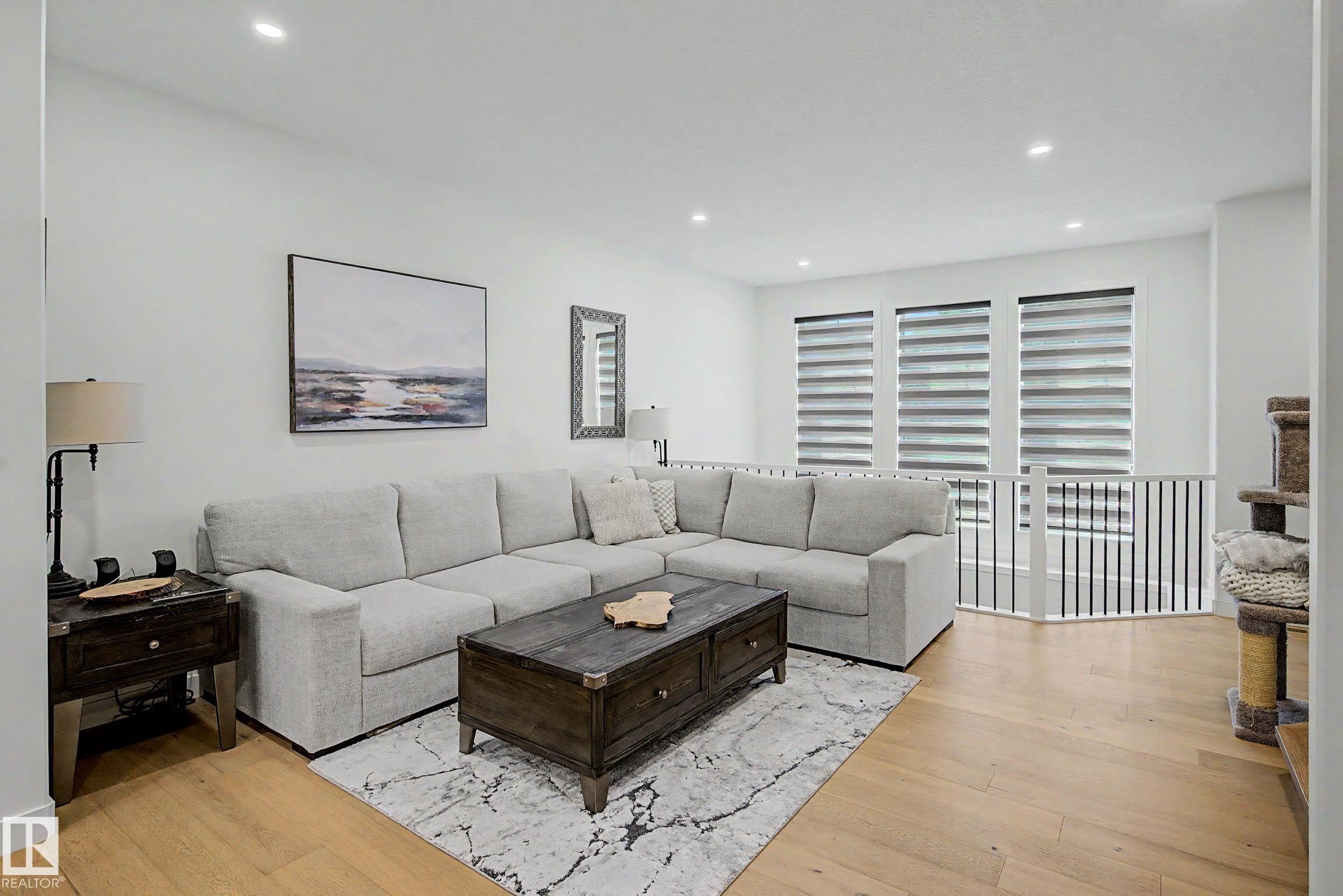 3363 Orchards Link Link Sw, Edmonton, AB - Indoor Photo Showing Living Room