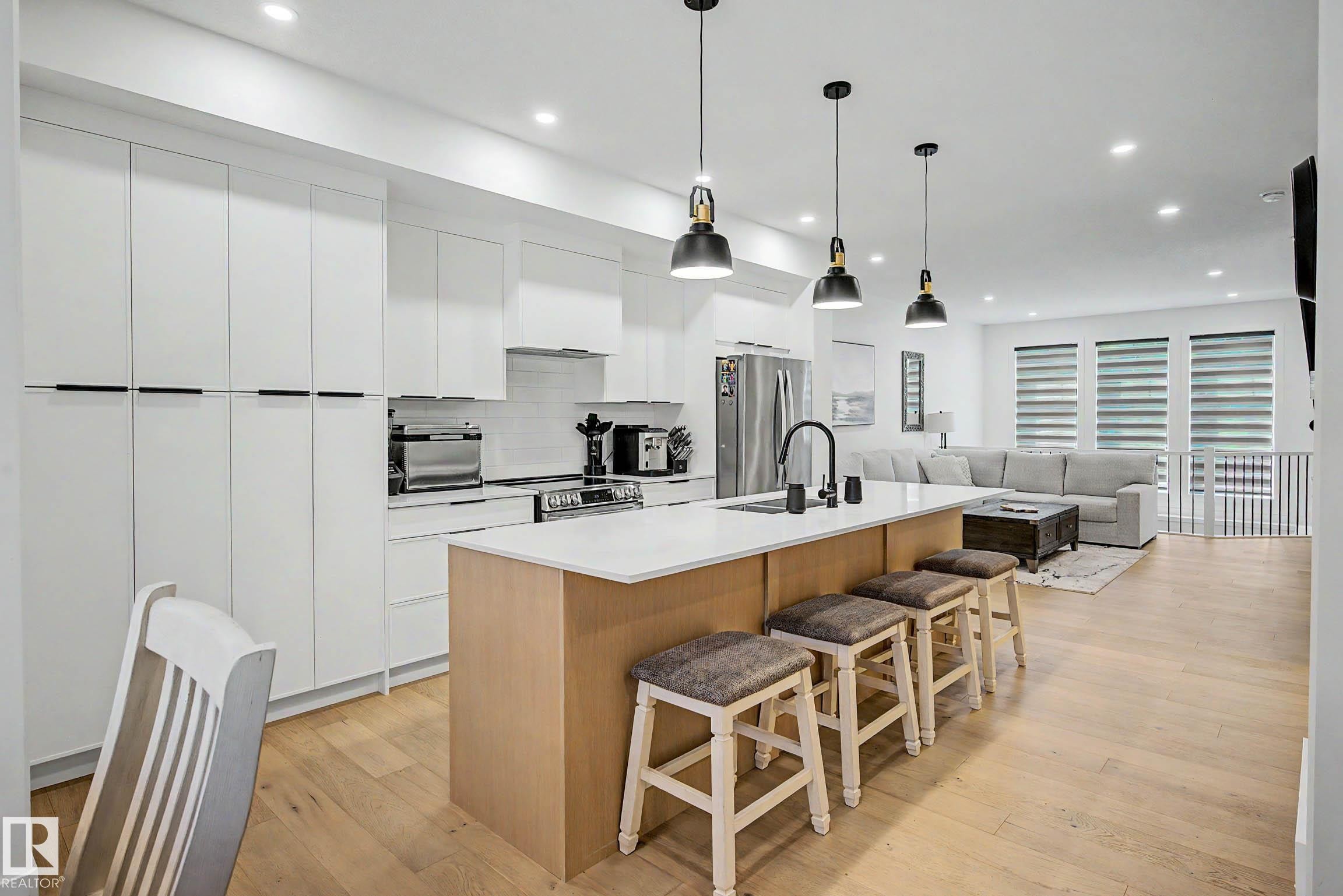 3363 Orchards Link Link Sw, Edmonton, AB - Indoor Photo Showing Kitchen With Upgraded Kitchen