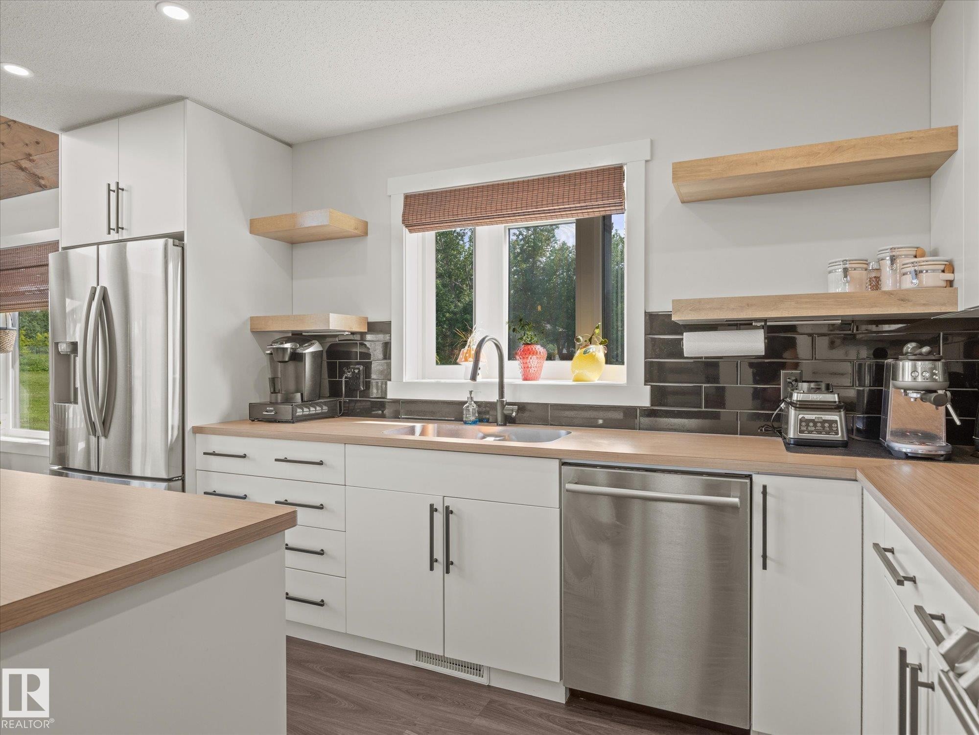 #90 50047 Rge Rd 244, Rural Leduc County, AB - Indoor Photo Showing Kitchen With Double Sink