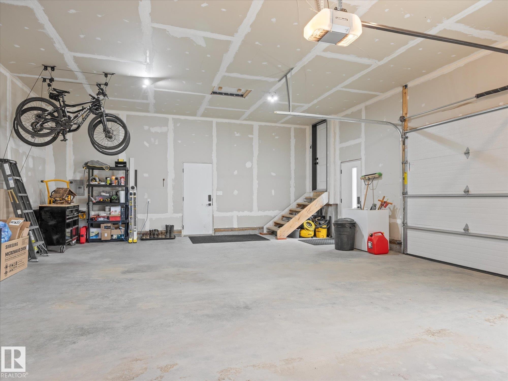 #90 50047 Rge Rd 244, Rural Leduc County, AB - Indoor Photo Showing Garage