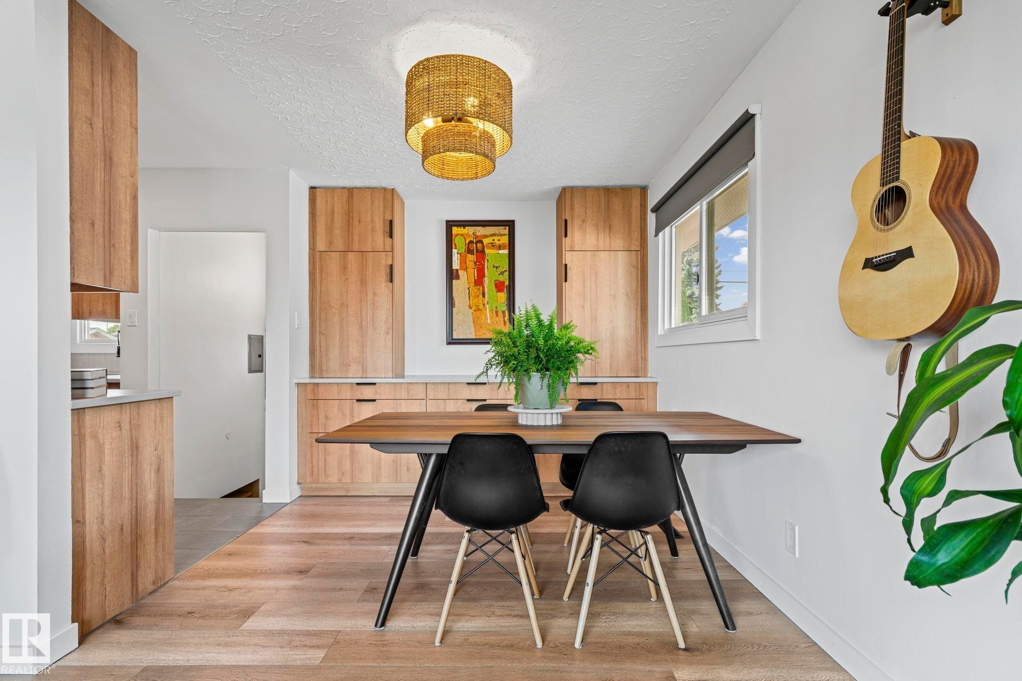 5707 95 Avenue Nw, Edmonton, AB - Indoor Photo Showing Dining Room
