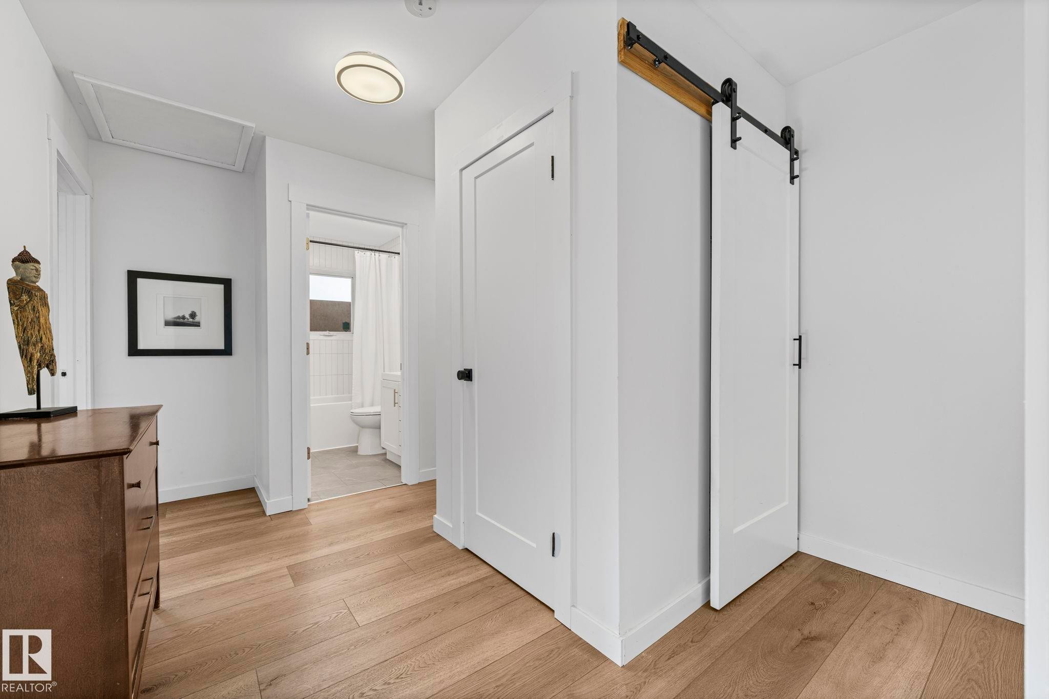 5707 95 Avenue Nw, Edmonton, AB - Indoor Photo Showing Other Room