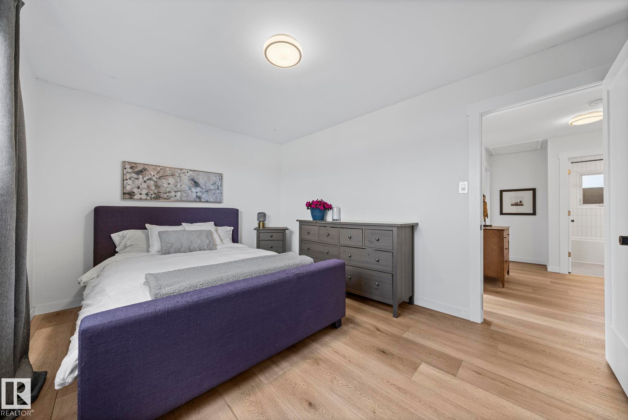 5707 95 Avenue Nw, Edmonton, AB - Indoor Photo Showing Bedroom