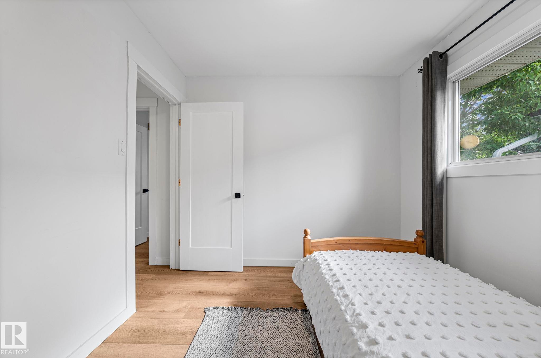 5707 95 Avenue Nw, Edmonton, AB - Indoor Photo Showing Bedroom